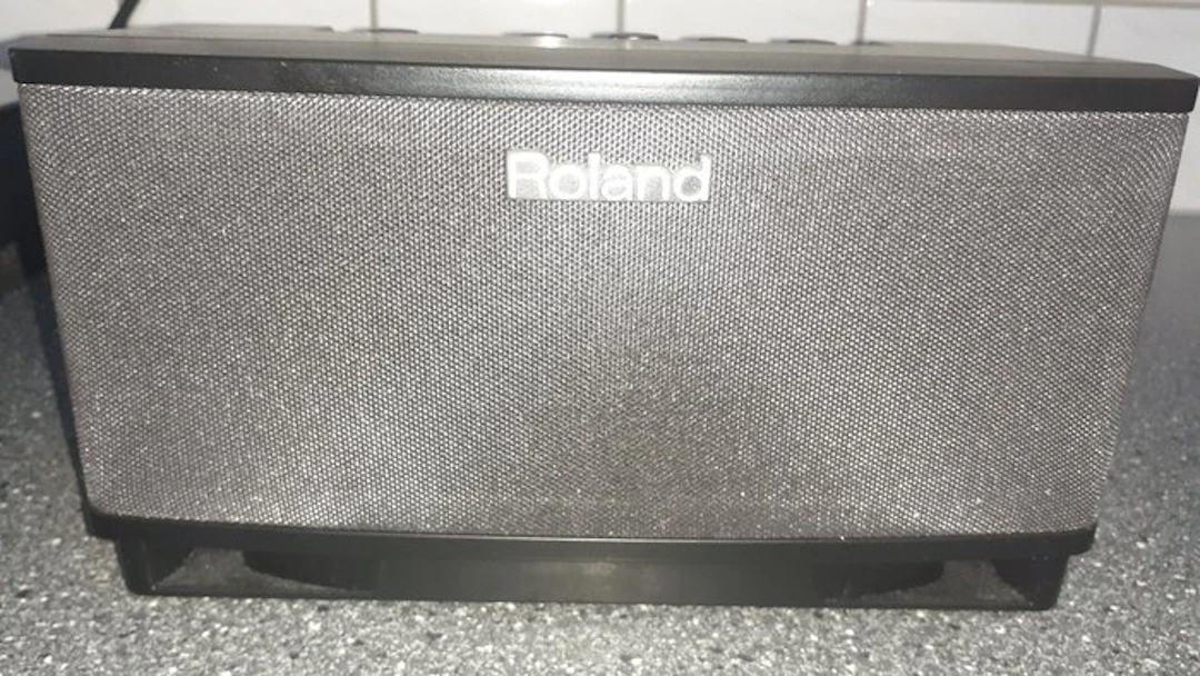 Roland - Number of items: 1 - Guitar amplifier - Japan - 2013 (No