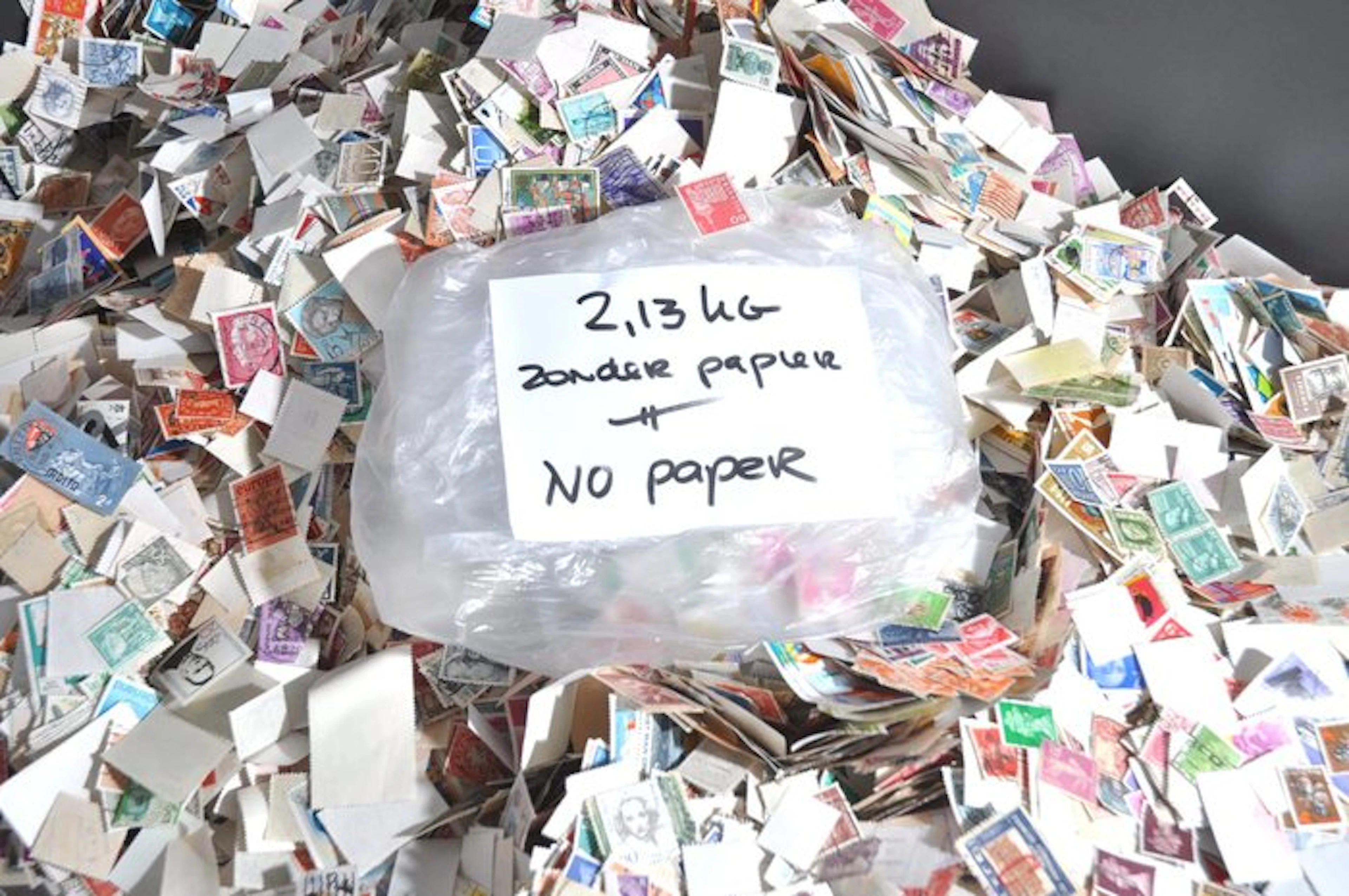 World - A hefty rummage with around 50,000+ stamps from diverse countries