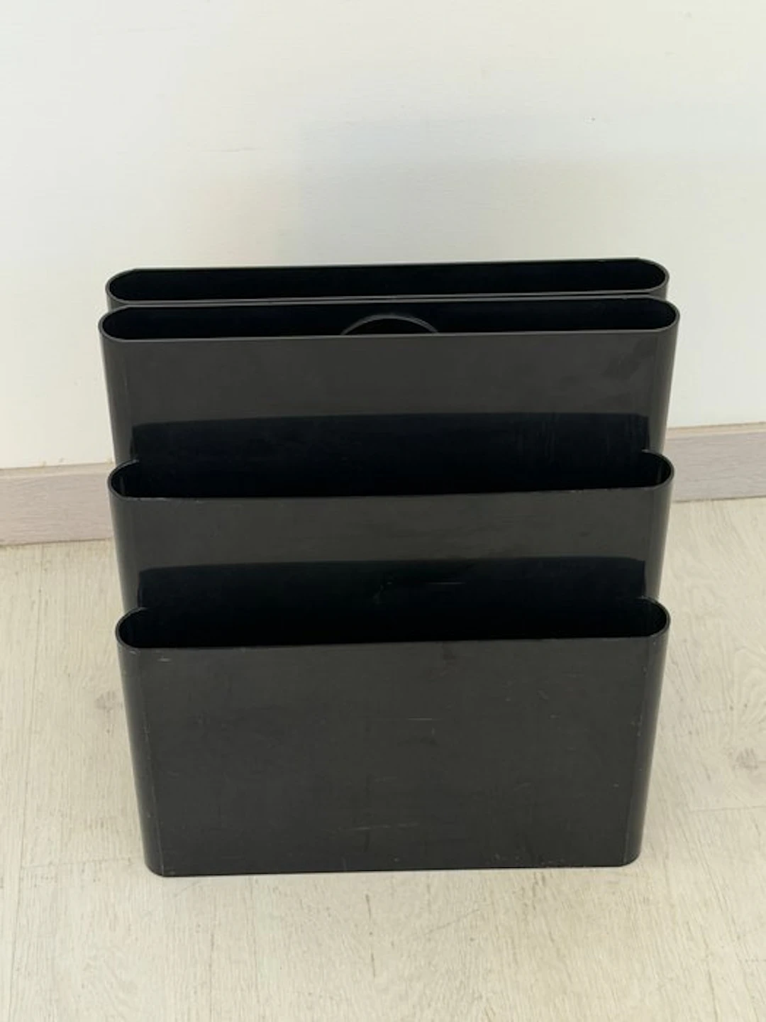 Kartell - Giotto Stoppino - Magazine rack - Plastic