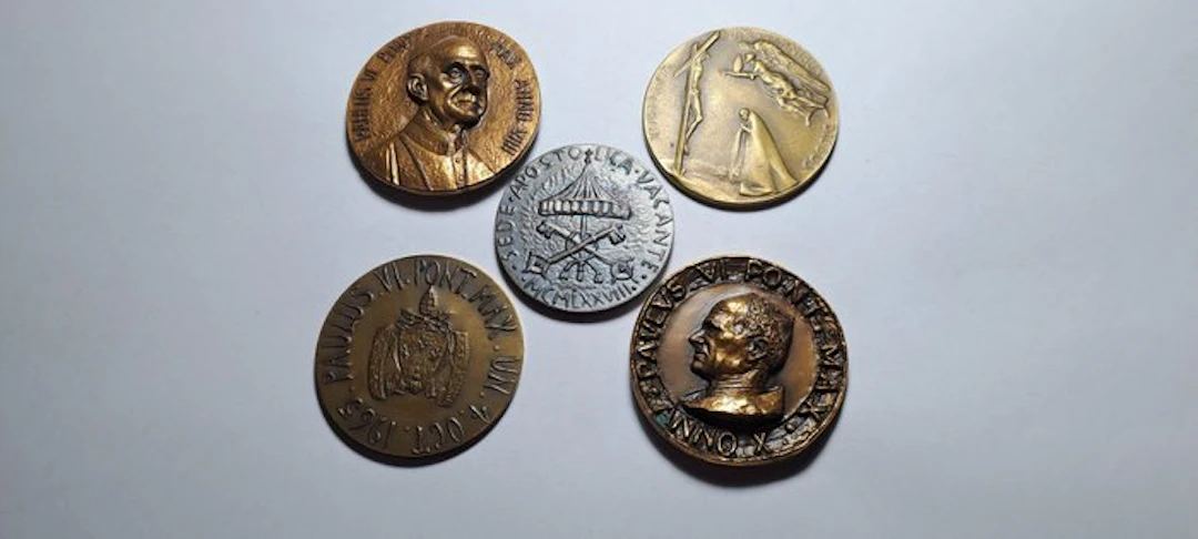 Vatican. Vaticano. Lotto di 5 medaglie. anni differenti (No reserve price)