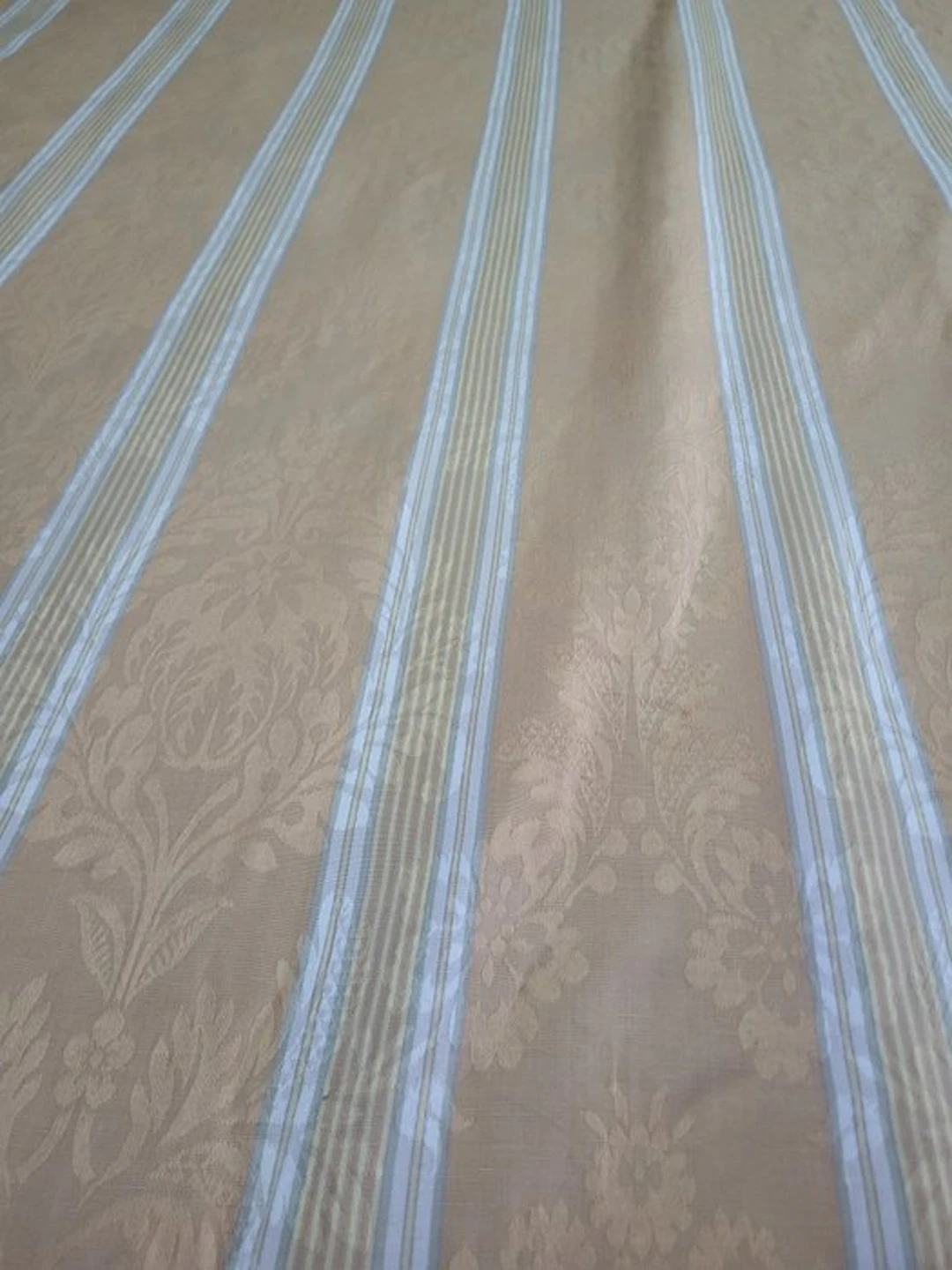 Wonderful striped fabric with an orange background. - Textile - 600 cm - 140 cm