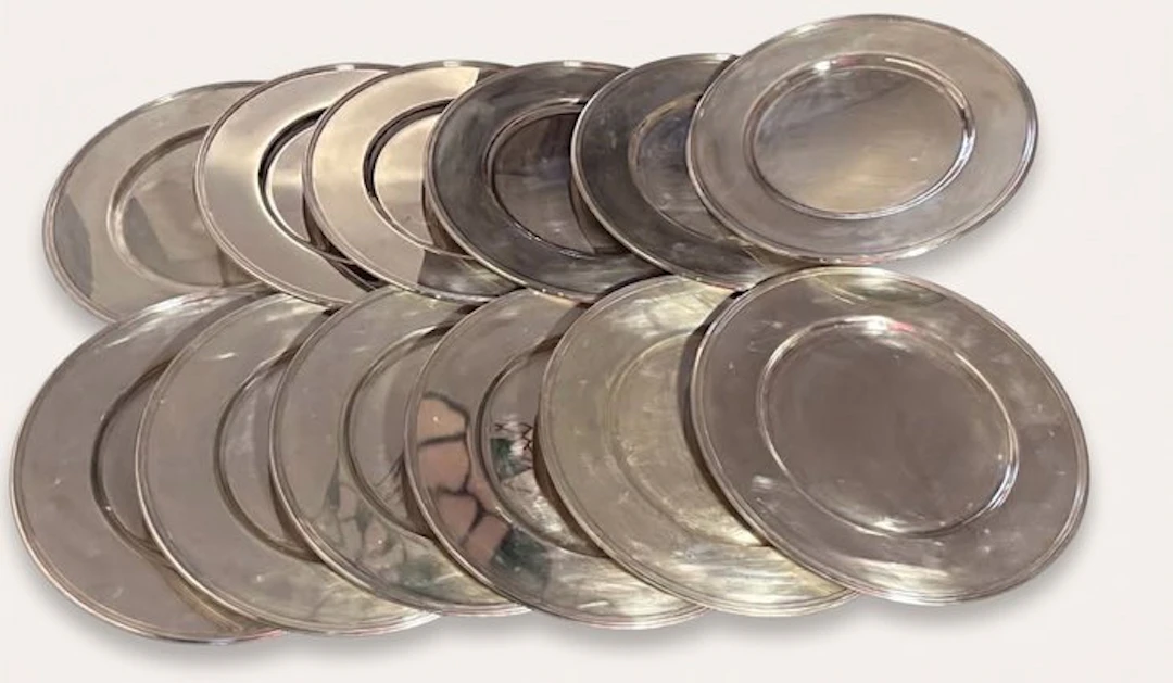 Charger plate (12) - Silverplated