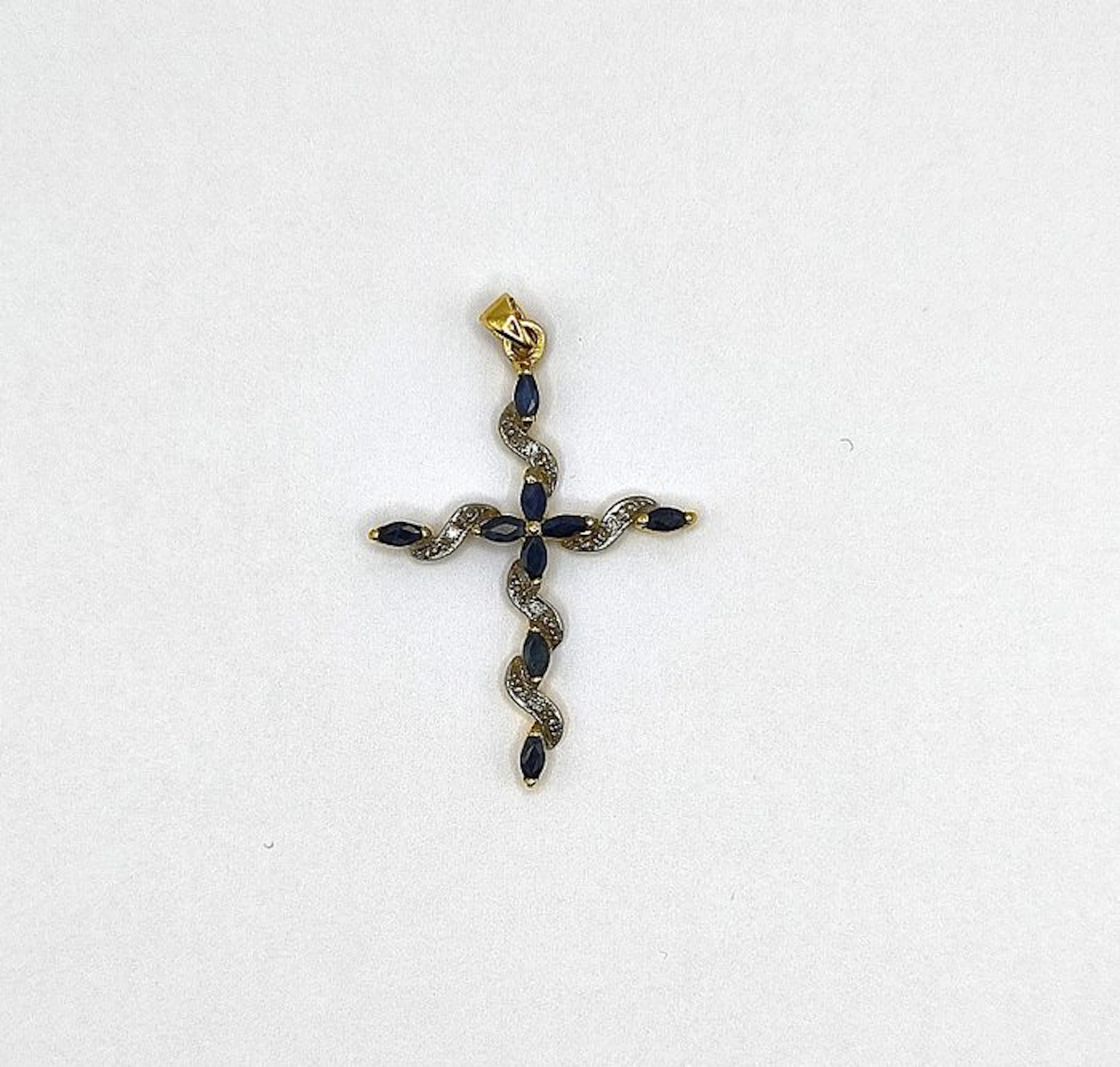 Cross pendant - 18 kt. Yellow gold, White gold - 1.55ct. tw. Sapphire - Diamond