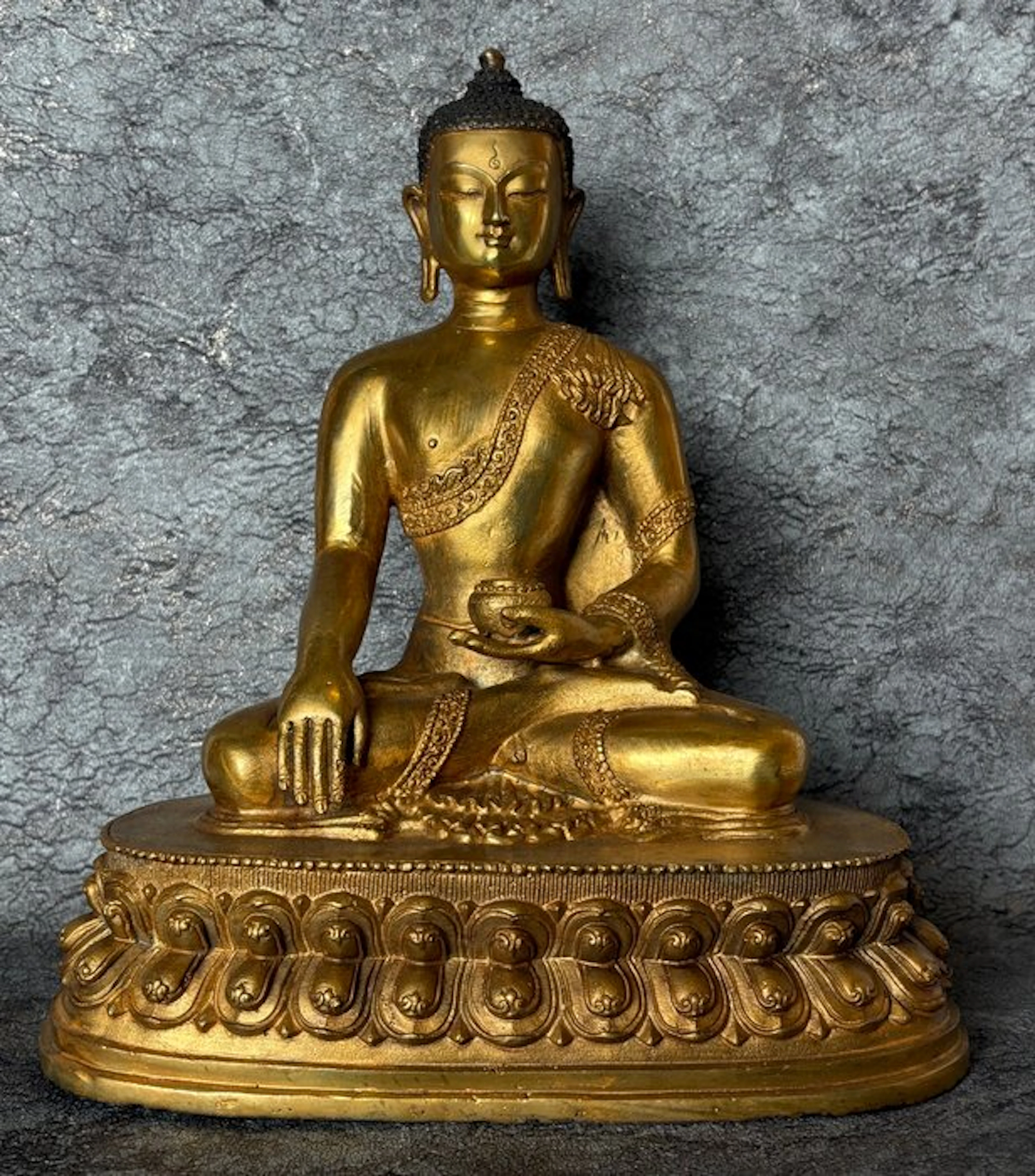 Statue, Shakyamuni Boeddha 27 cm - 27 cm - Bronze