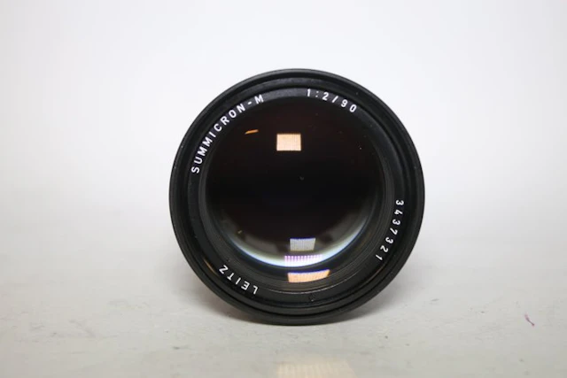 Leica Summicron-M 90mm f/2 Camera lens