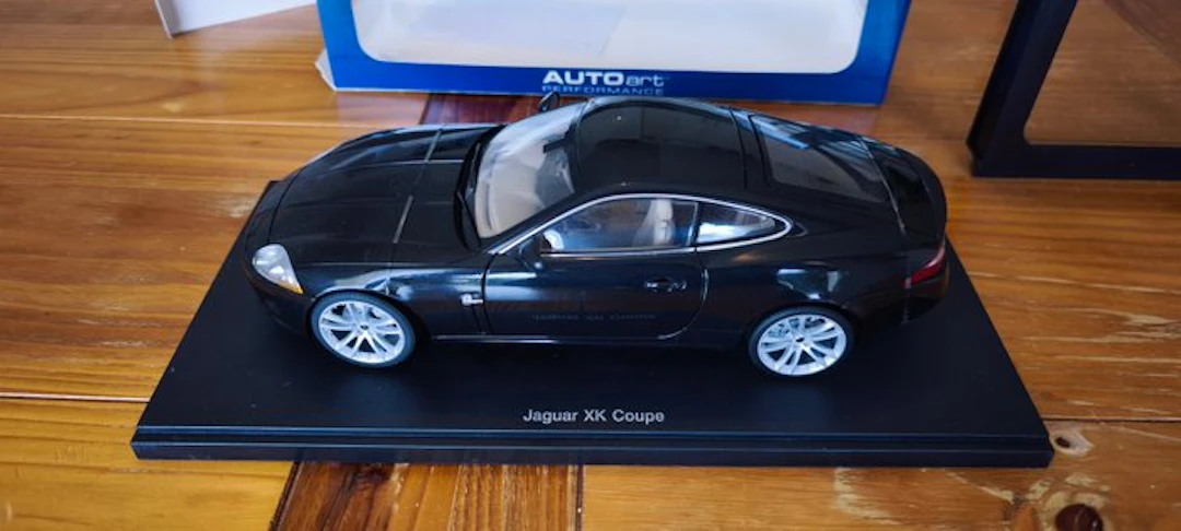 Autoart 1:18 - Model car - Jaguar XK Coupe