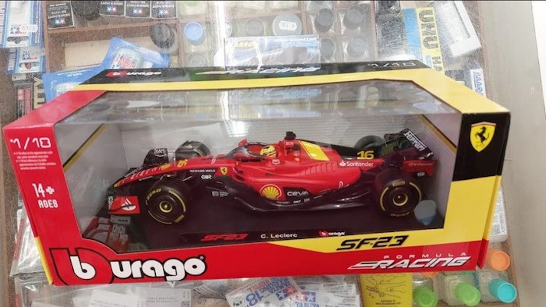 Bburago 1:18 - Model car - Ferrari C. Leclerc sf.23