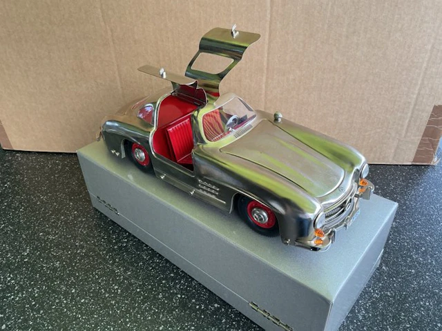 Märklin - Mercedes 300 SL in high gloss - Wind-up car - 1960-1969 - Germany