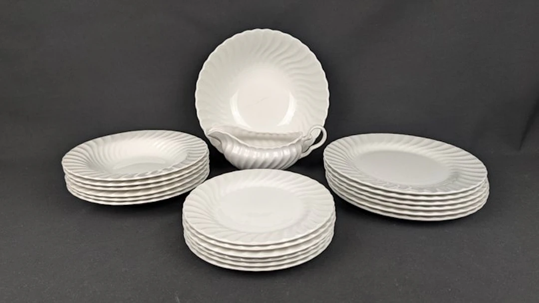 Johnson Bros. - Table service for 6 (20) - Porcelain - Regency Snowhite