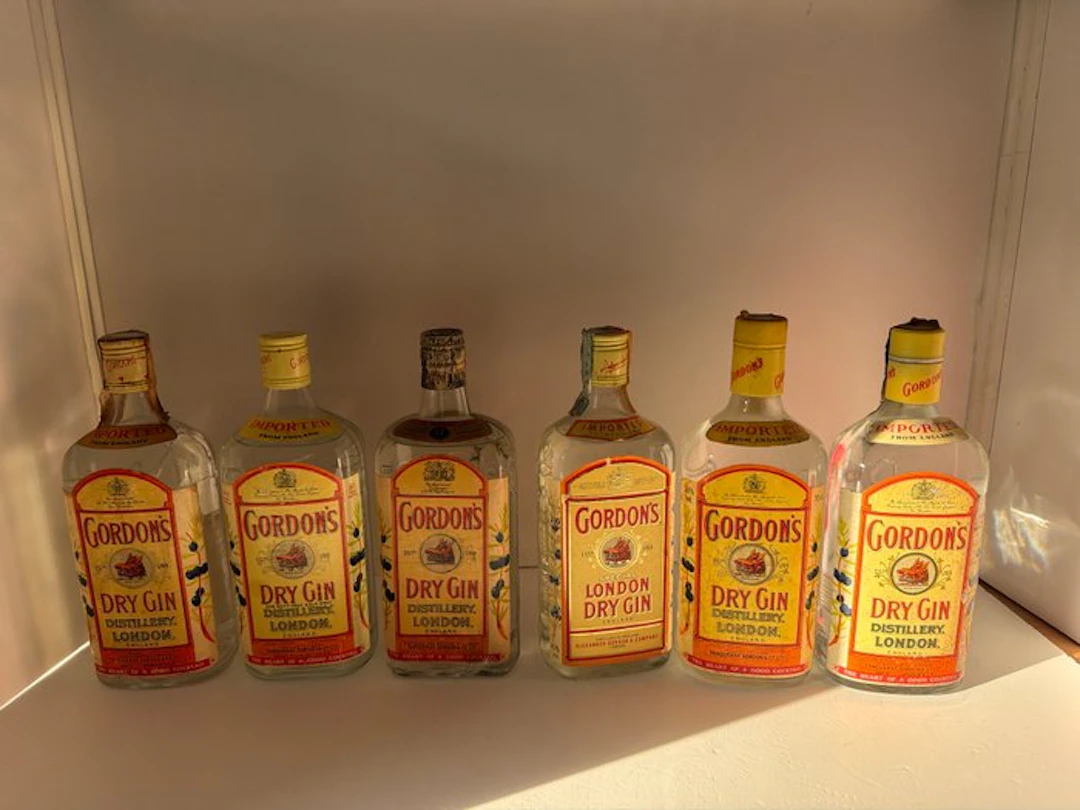 Gordon's - Dry Gin - b. 1950s to 1990s - 75cl, 70cl - 6 bottles