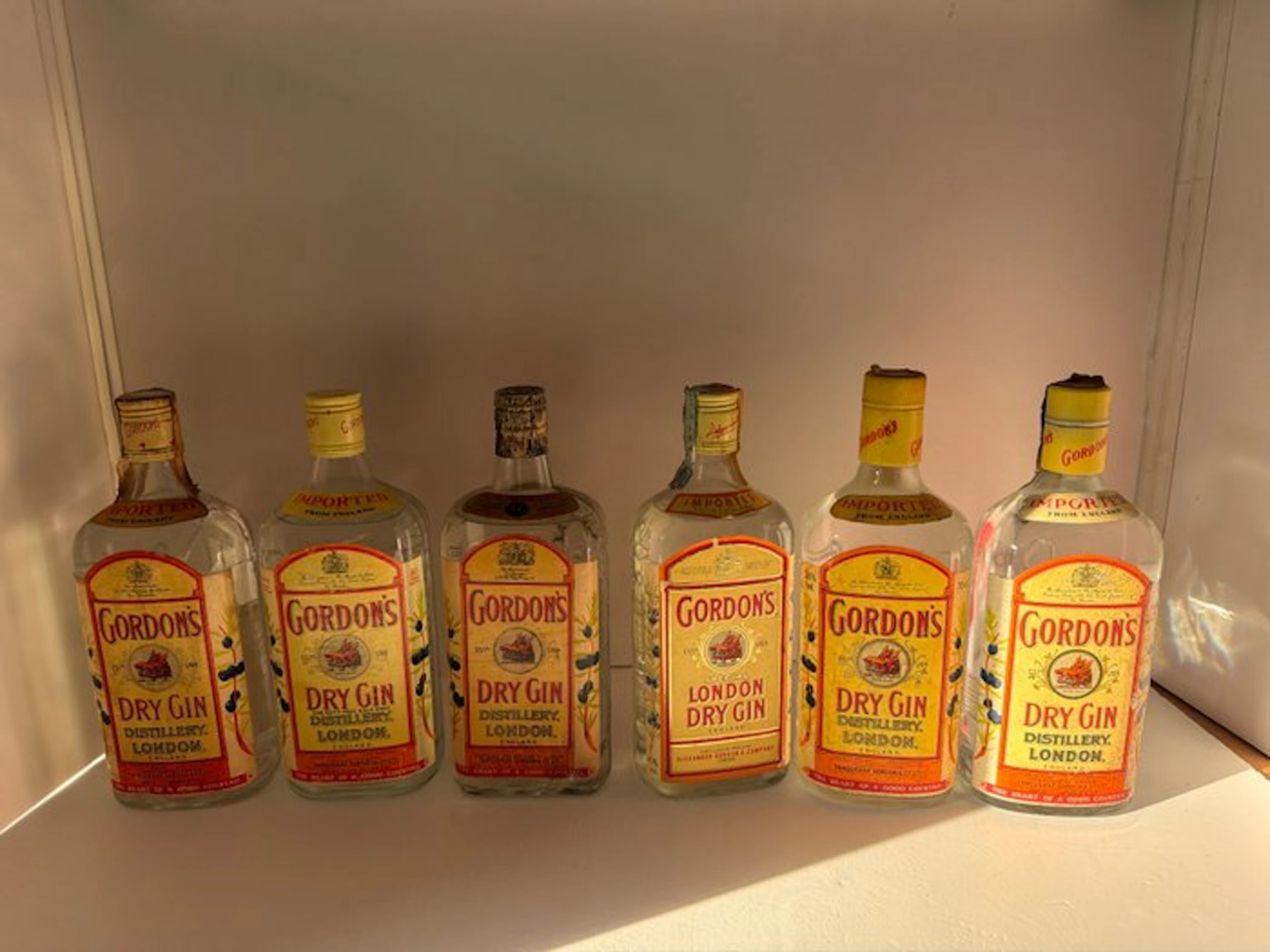 Gordon's - Dry Gin - b. 1950s to 1990s - 75cl, 70cl - 6 bottles