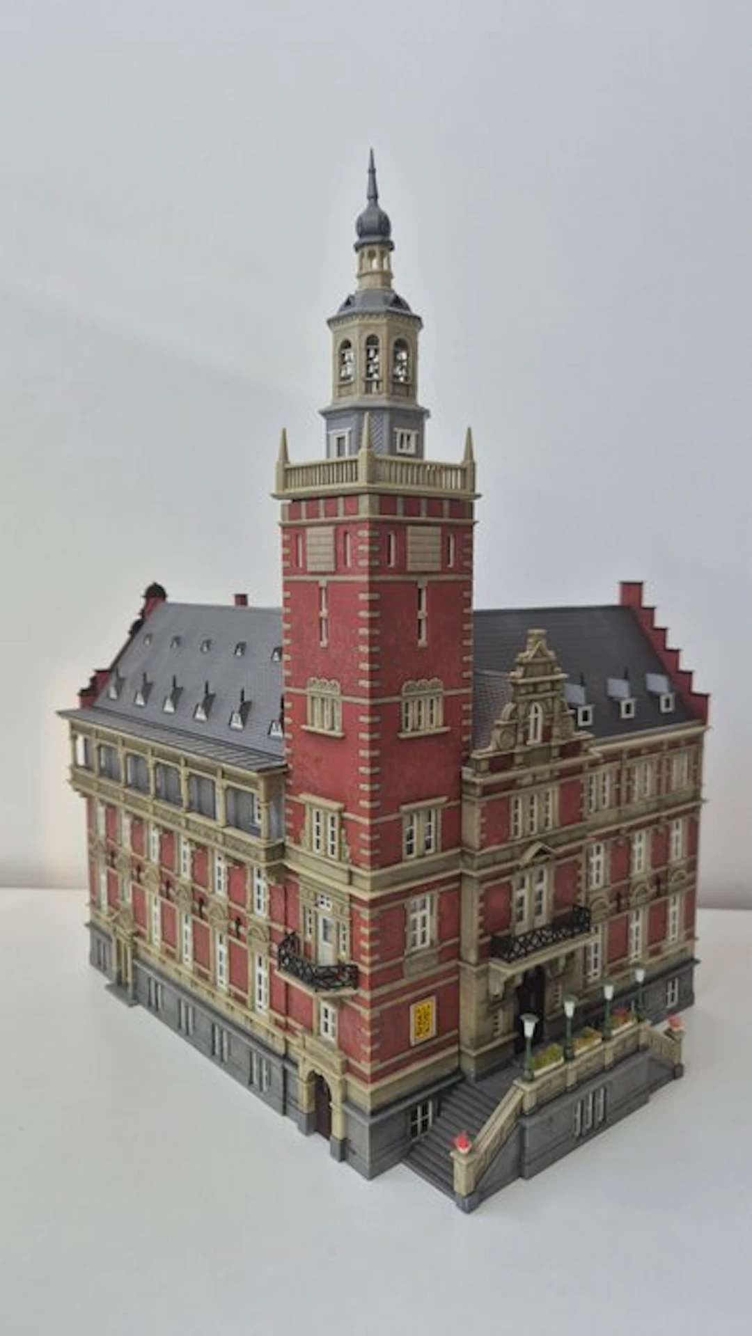Kibri H0 - 8381 - Model train scenery (1) - City Hall - Leer