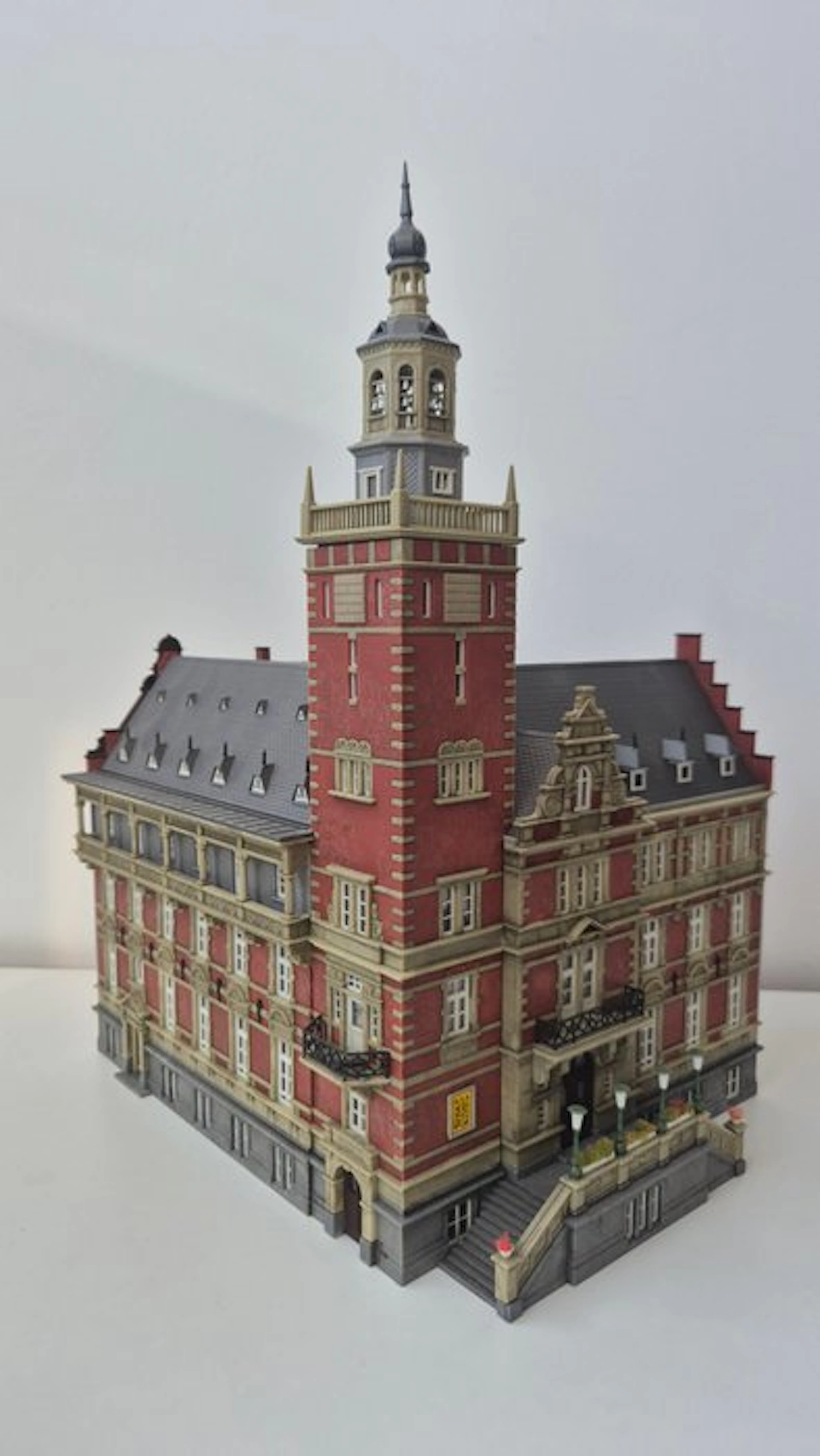 Kibri H0 - 8381 - Model train scenery (1) - City Hall - Leer
