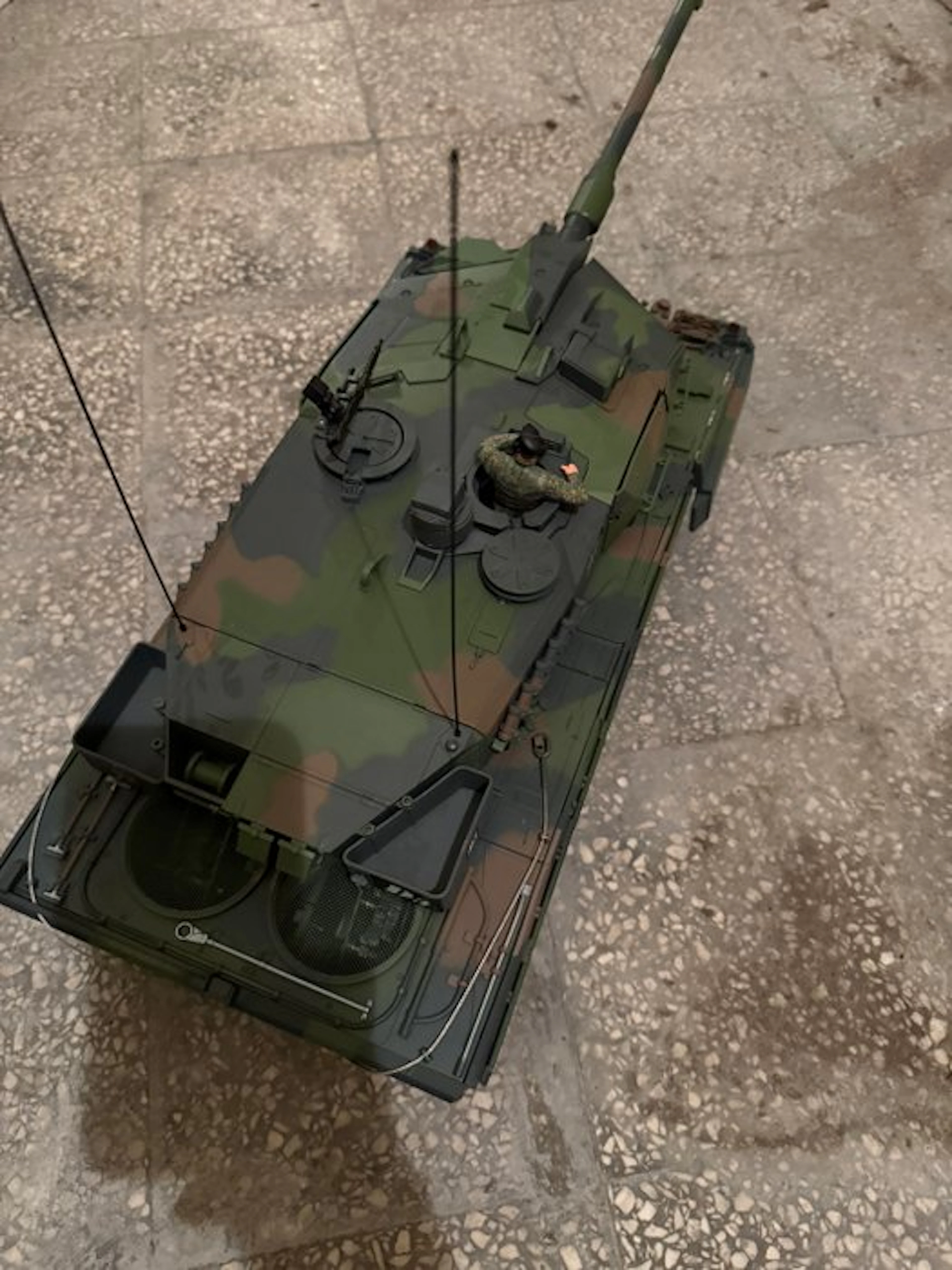 altro 1:16 - Model car - Agora models - leopard 2A6