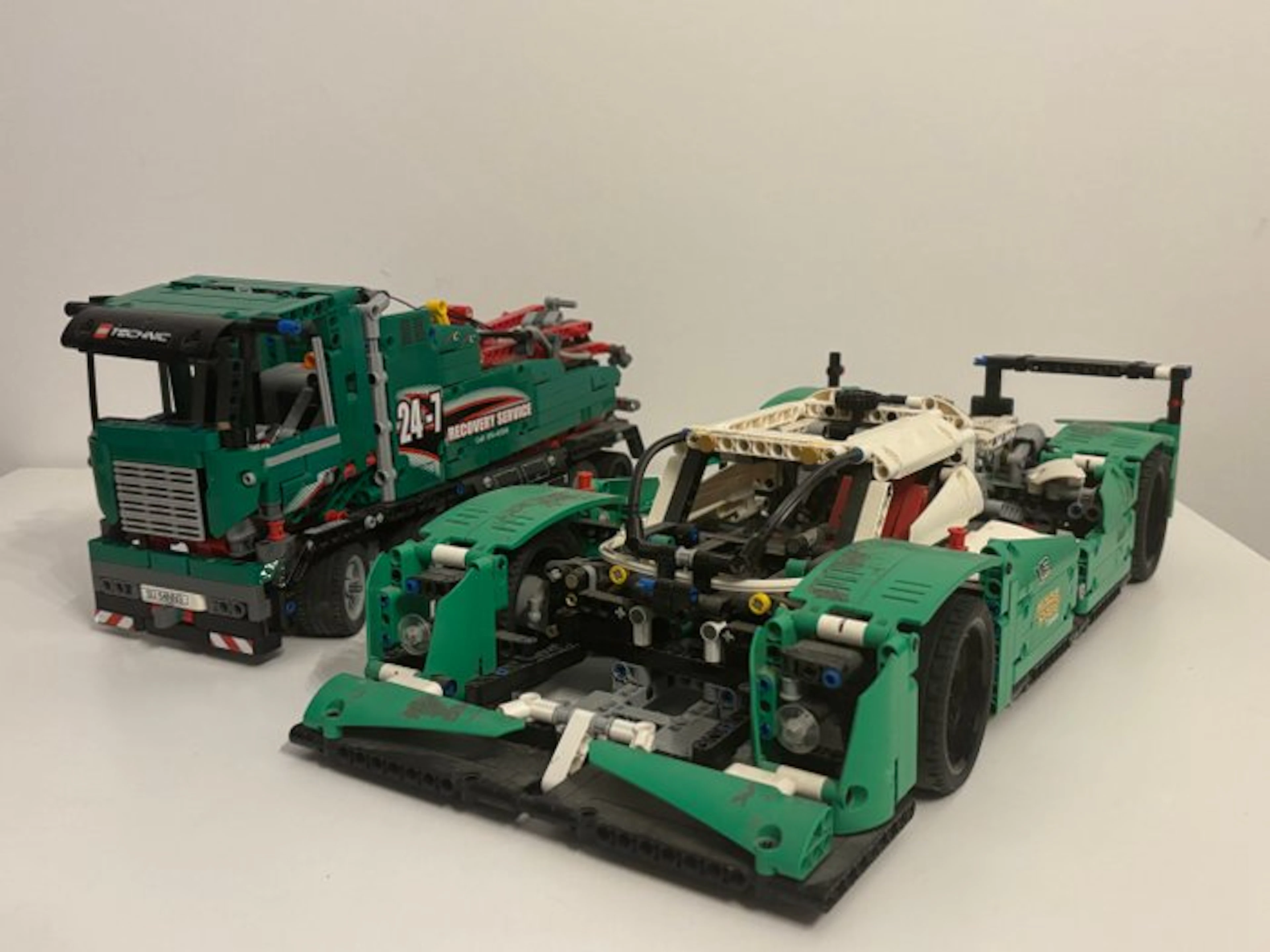 LEGO Set - Technic - 42008 Abschlepptruck, 42039 - Langstrecken - Rennwagen
