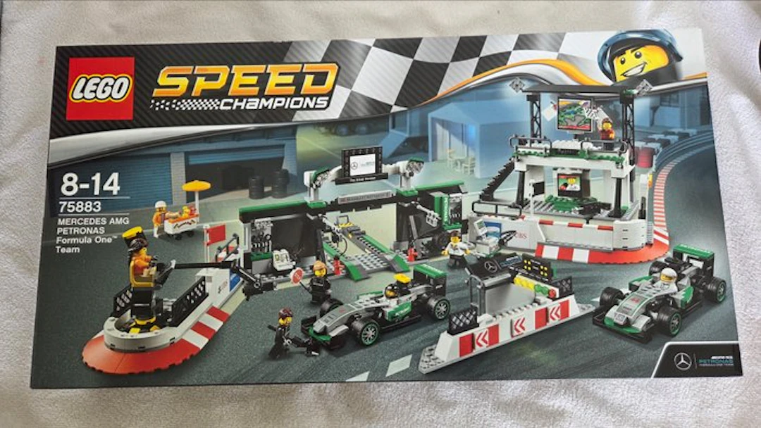 LEGO Set - 75883 - Speed Champions - Mercedes AMG Petronas Formula One Team