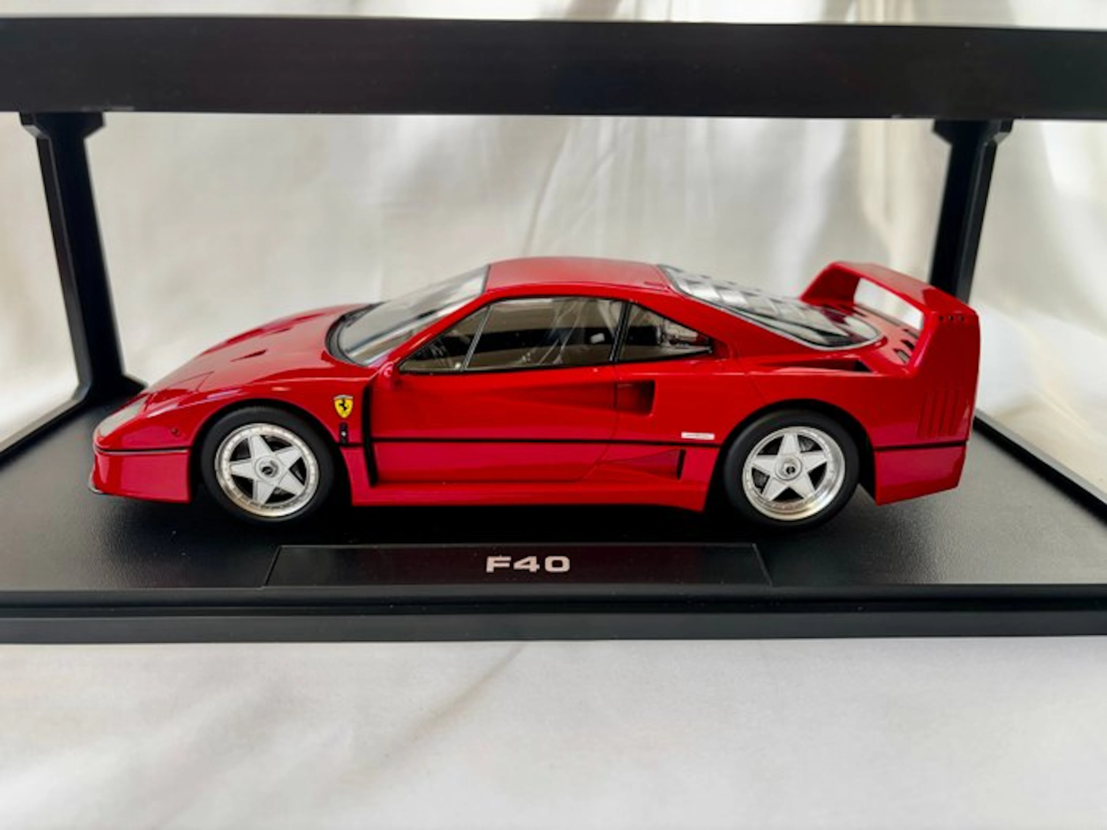 KK-Scale 1:18 - Model car - Ferrari F40 1987