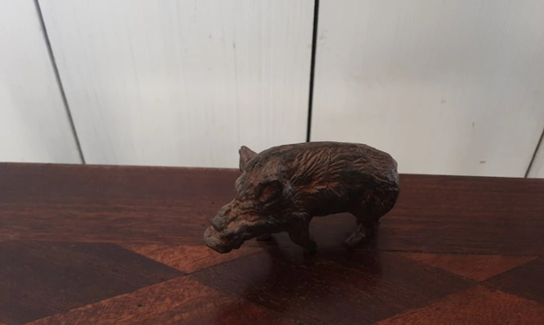 P. Chenet - Statue, everzwijn - 4 cm - Bronze