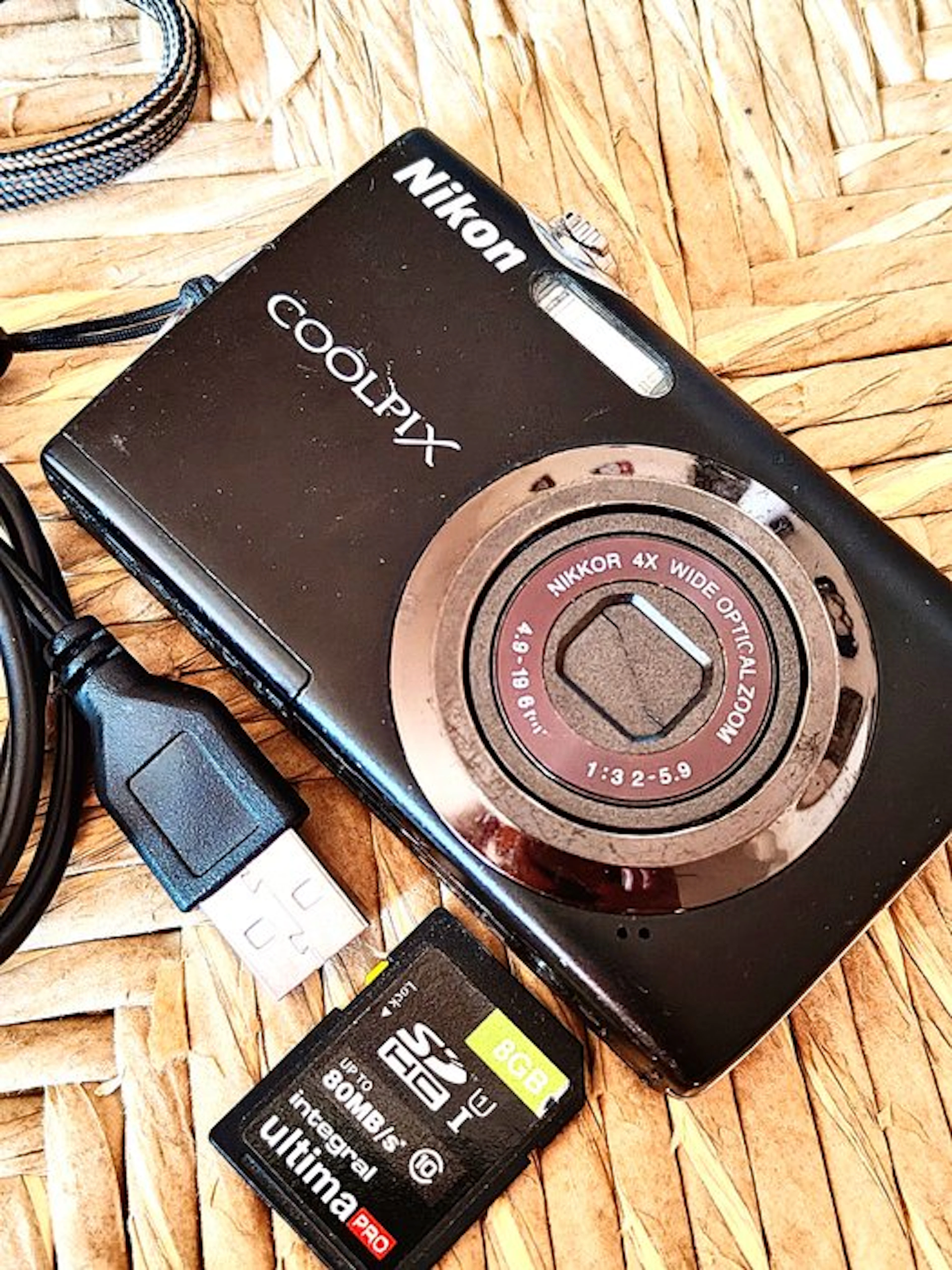 Nikon CoolpixS3000(+8GB-SD) Digital camera