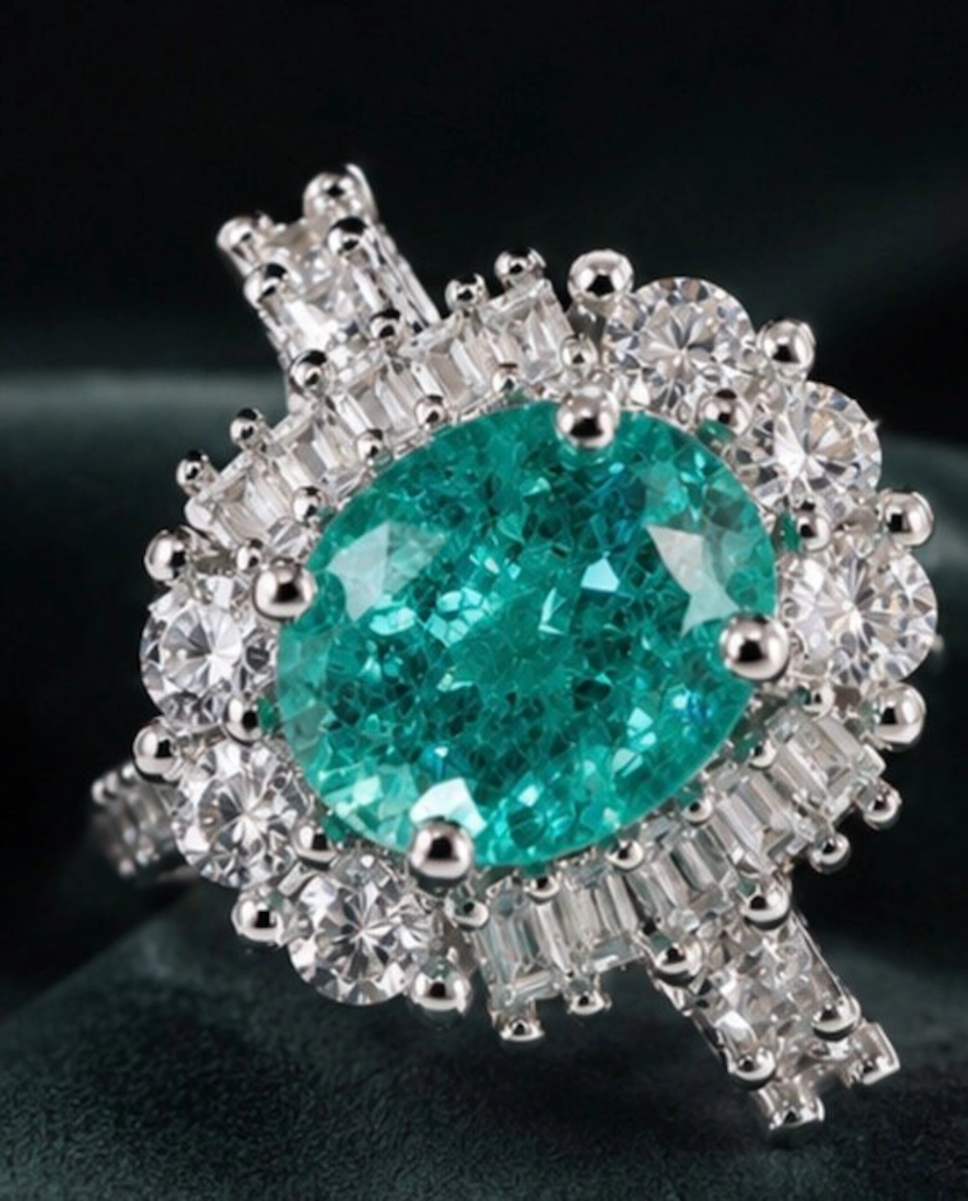 925 Sterling Silver Emerald Green Crystal Halo Ring. 4.5 Gr USA Size 8 - Ring