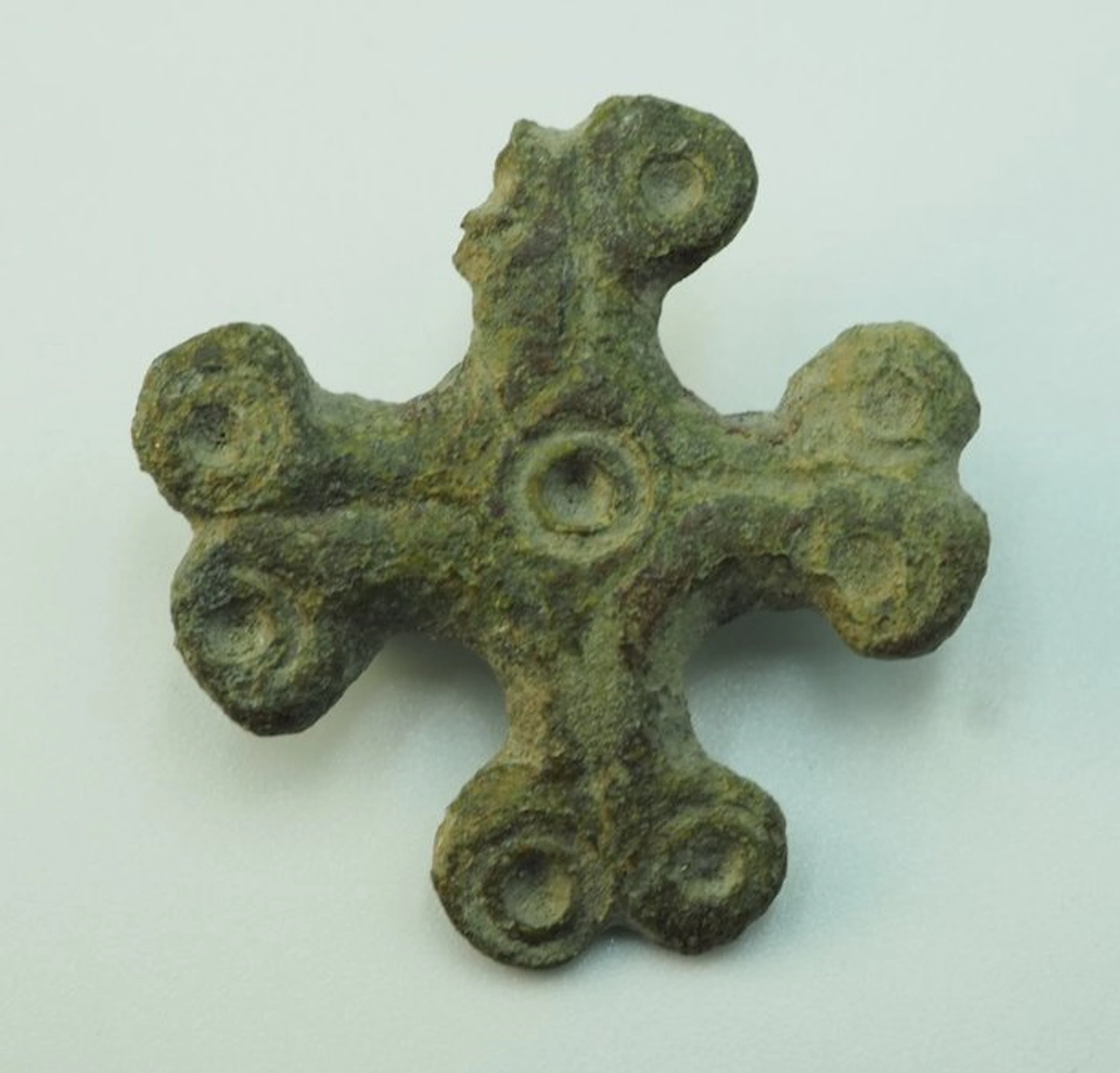 Carolingian / Viking Age Bronze Cross Brooch - 22 mm (No reserve price)