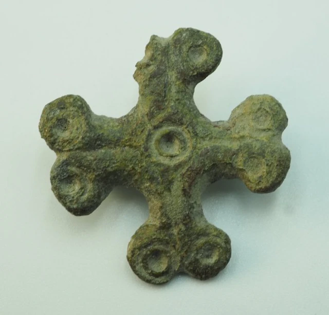Carolingian / Viking Age Bronze Cross Brooch - 22 mm (No reserve price)