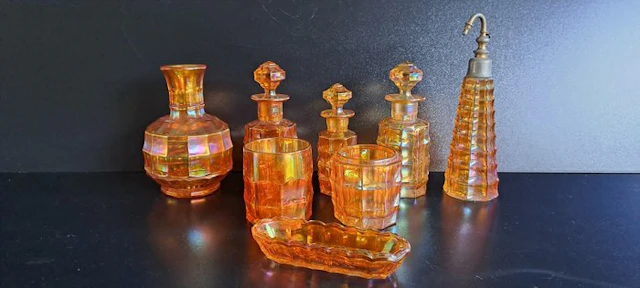 Toilet set (8) - Glass