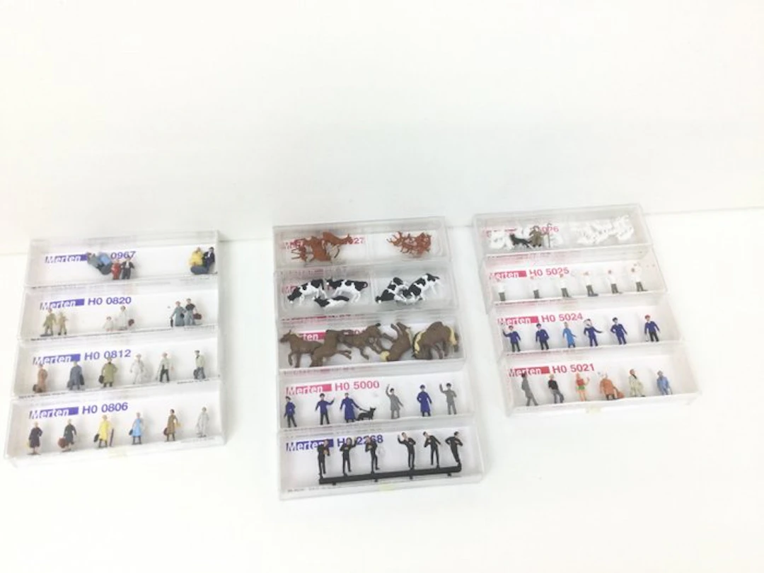 Merten H0 - 0806 t/m 5027 - Model train figures (13) - 13 assortments