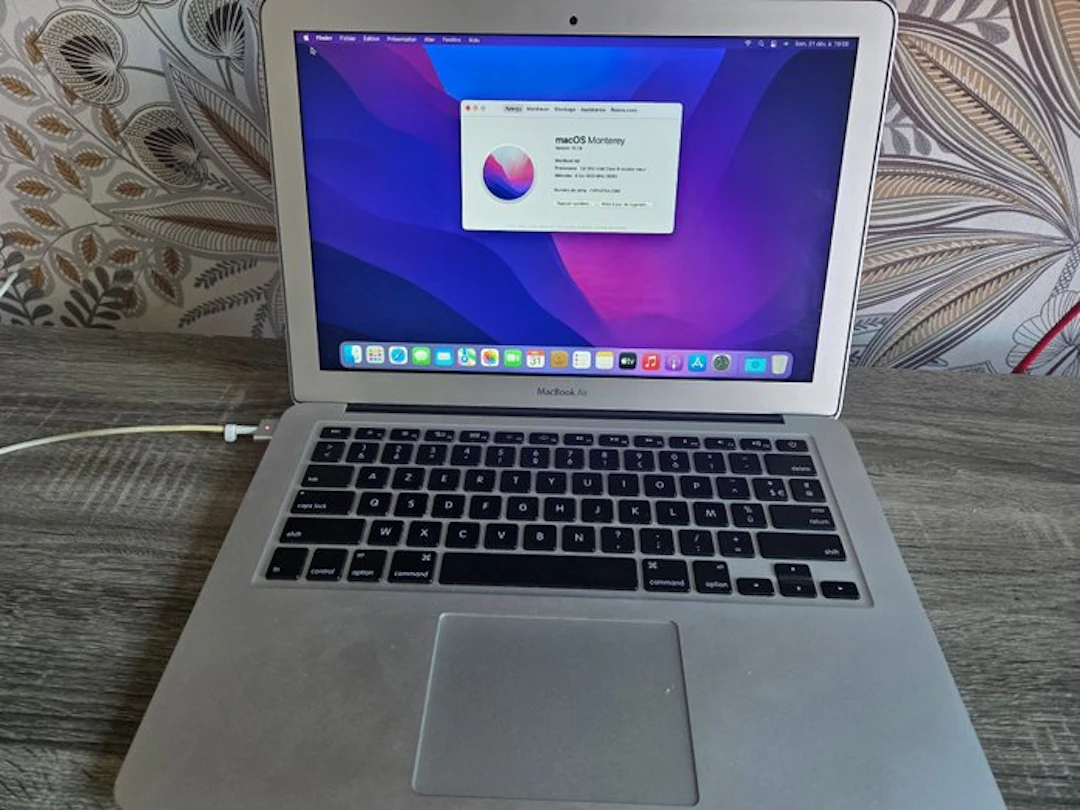 Apple MacBook Air - Laptop (1)