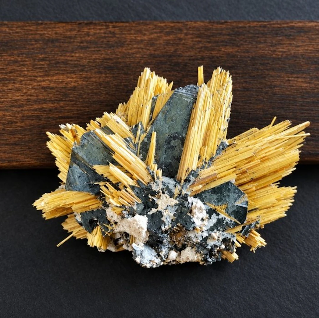 Rutile Crystals on matrix - Height: 3.5 cm - Width: 1.5 cm- 20.8 g - (1)