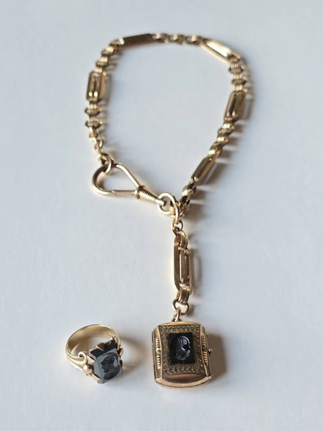 Ring - 12 kt. Yellow gold Onyx