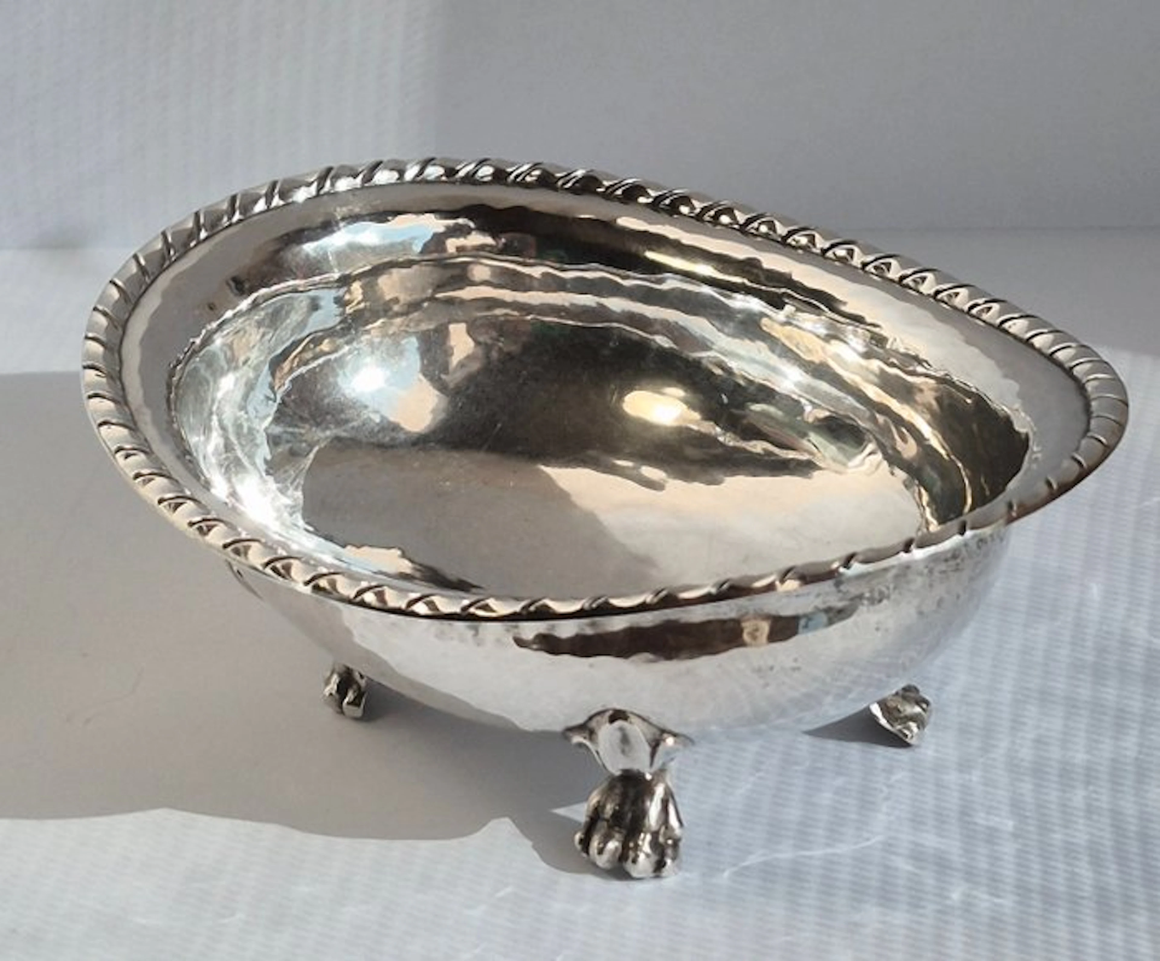 Ciotolina vintage in argento 800 di origine italiana (Parma) a quattro piedini