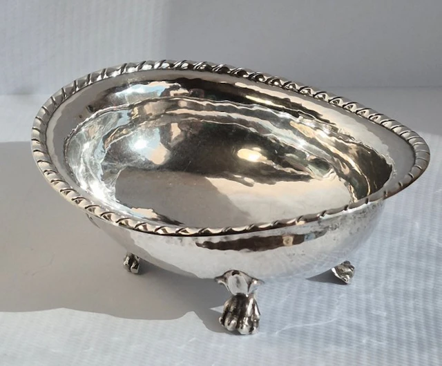 Ciotolina vintage in argento 800 di origine italiana (Parma) a quattro piedini