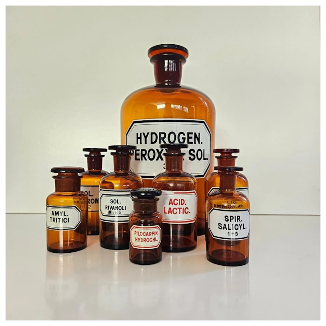 Bottle (8) - Glass - Pharmacists' Bottles