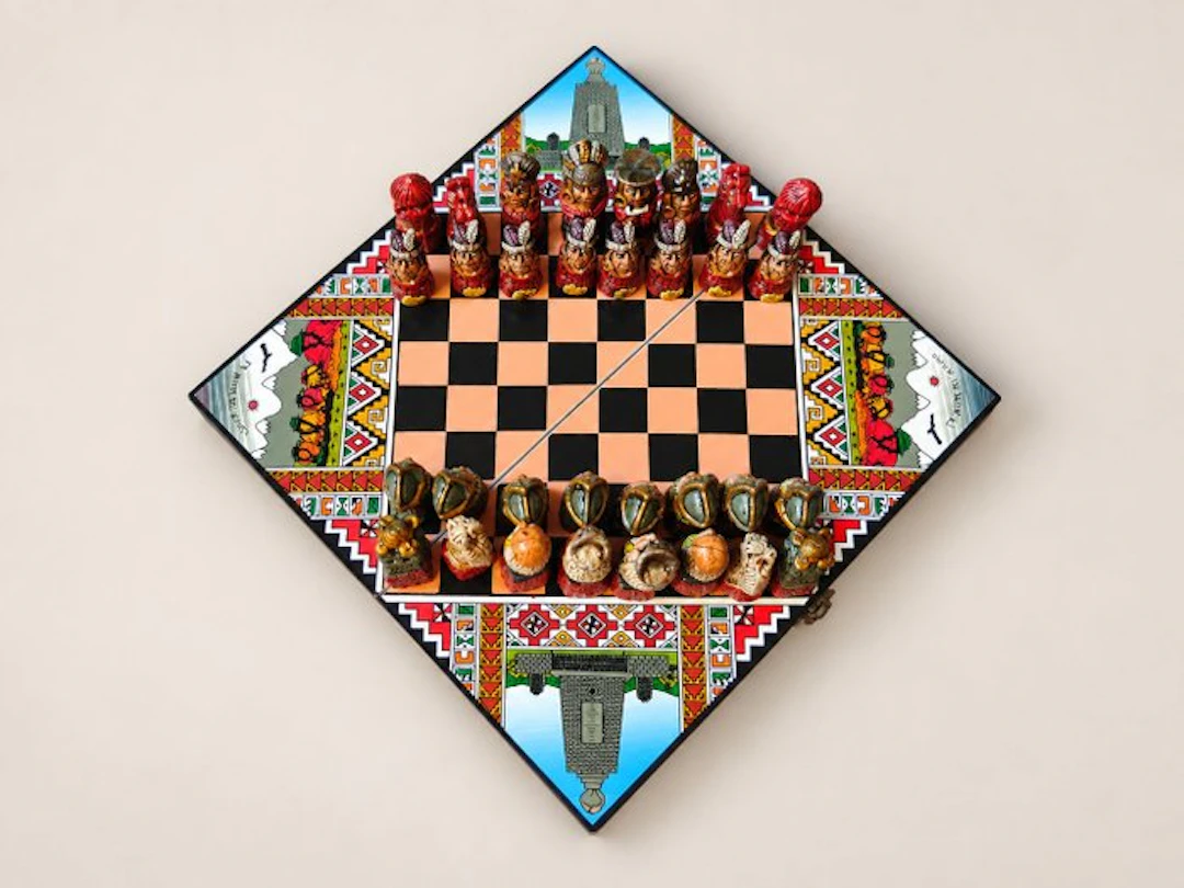 Jaime Perugachi - Chess set - 32 miniaturas pintadas a mano - Ceramics