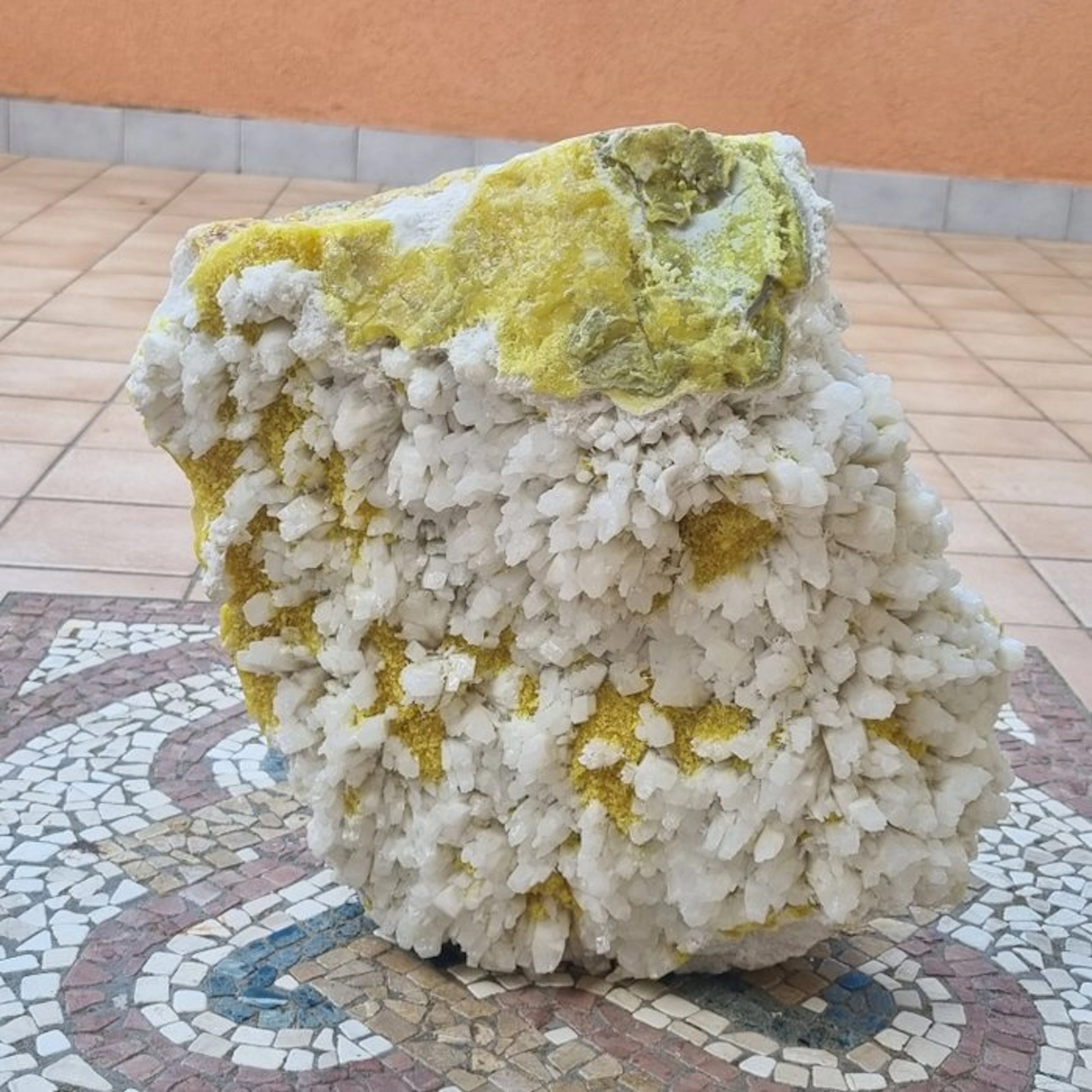 Celestine Crystals on matrix - Height: 35 cm - Width: 31 cm- 30 kg - (1)