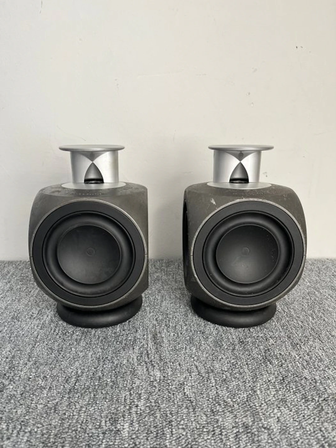 Bang & Olufsen - BeoLab 3 silver + table stand Speaker set
