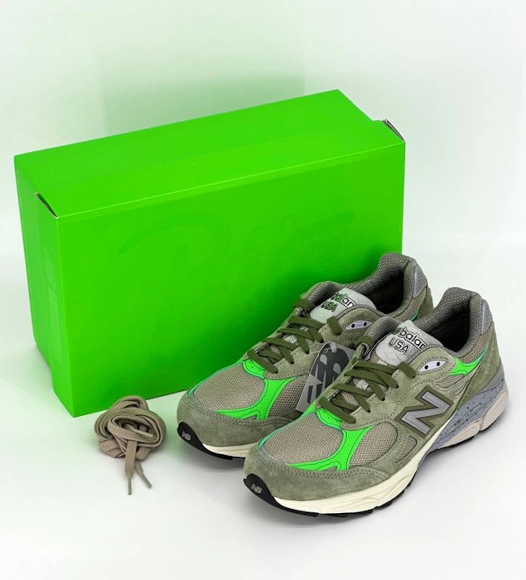 New Balance x Patta - 990v3 MiUSA - Limited Edition...
