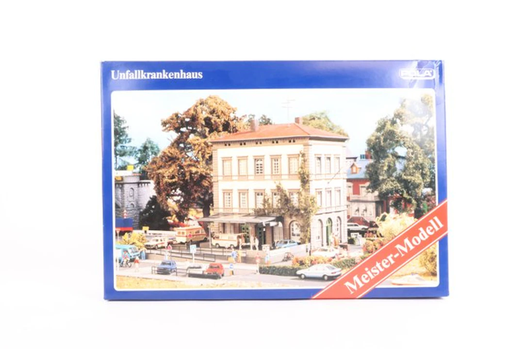 Pola H0 - 168 - Model train building kits (1) - Building Kit Trauma Hospital