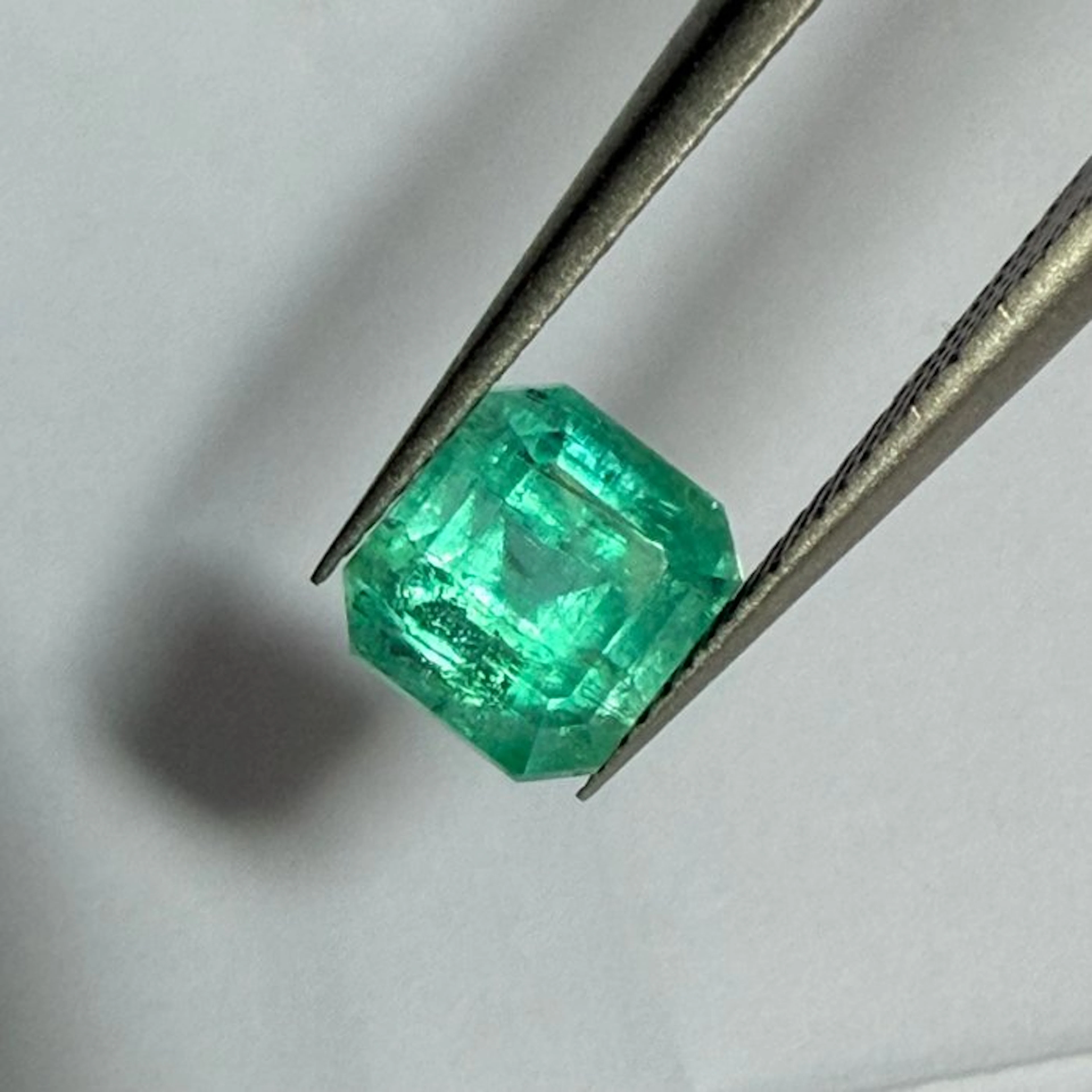 Emerald - 1.90 ct - International Gemological Institute (IGI) - Bluish Green