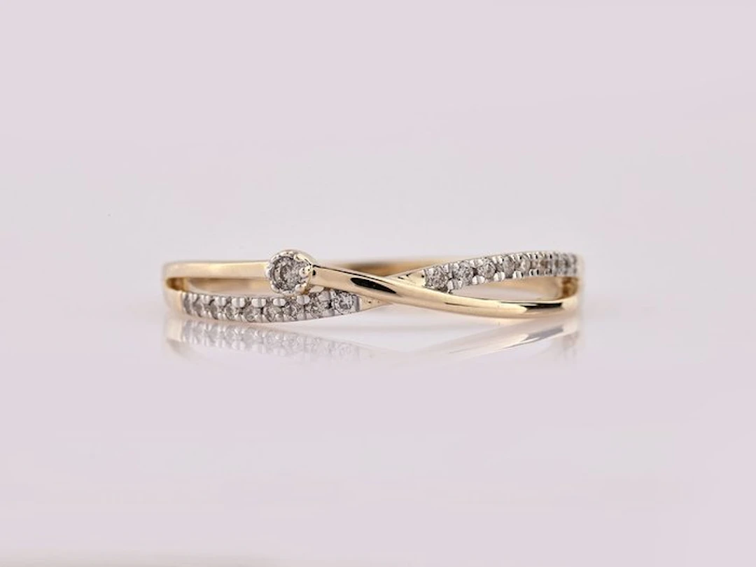 Ring - 14 kt. Yellow gold - 0.10ct. tw. Diamond (Natural)