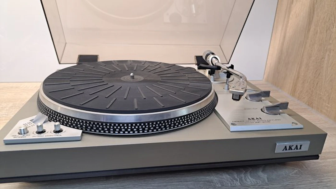 Akai - AP-206 Auto-Return Direct-Drive Turntable