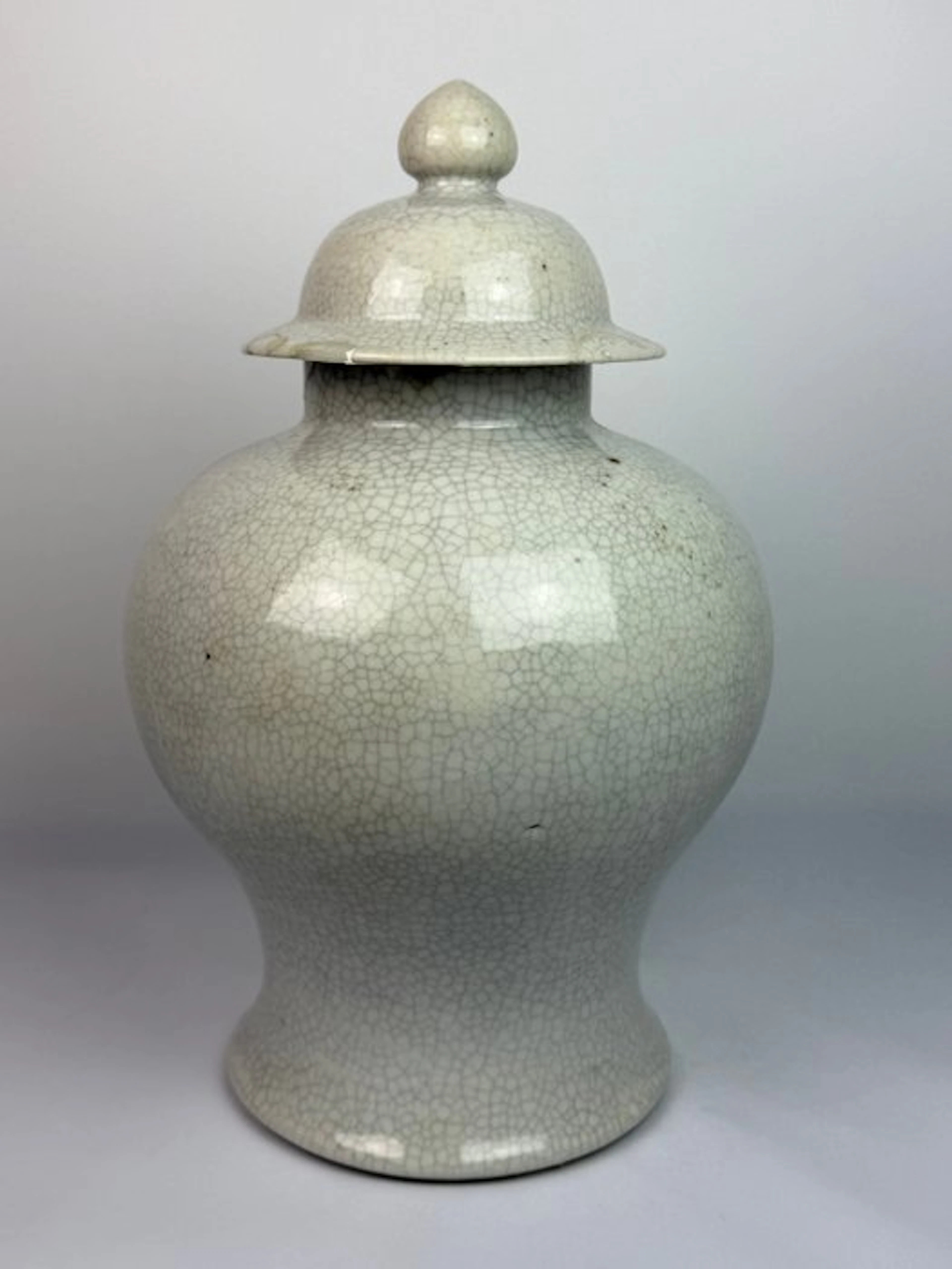 Ge-Type Crackle Glazed General's Jar (Lidded Vase)...