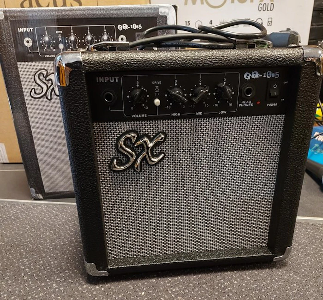 SX - Number of items: 1 - Guitar amplifier (No reserve price)