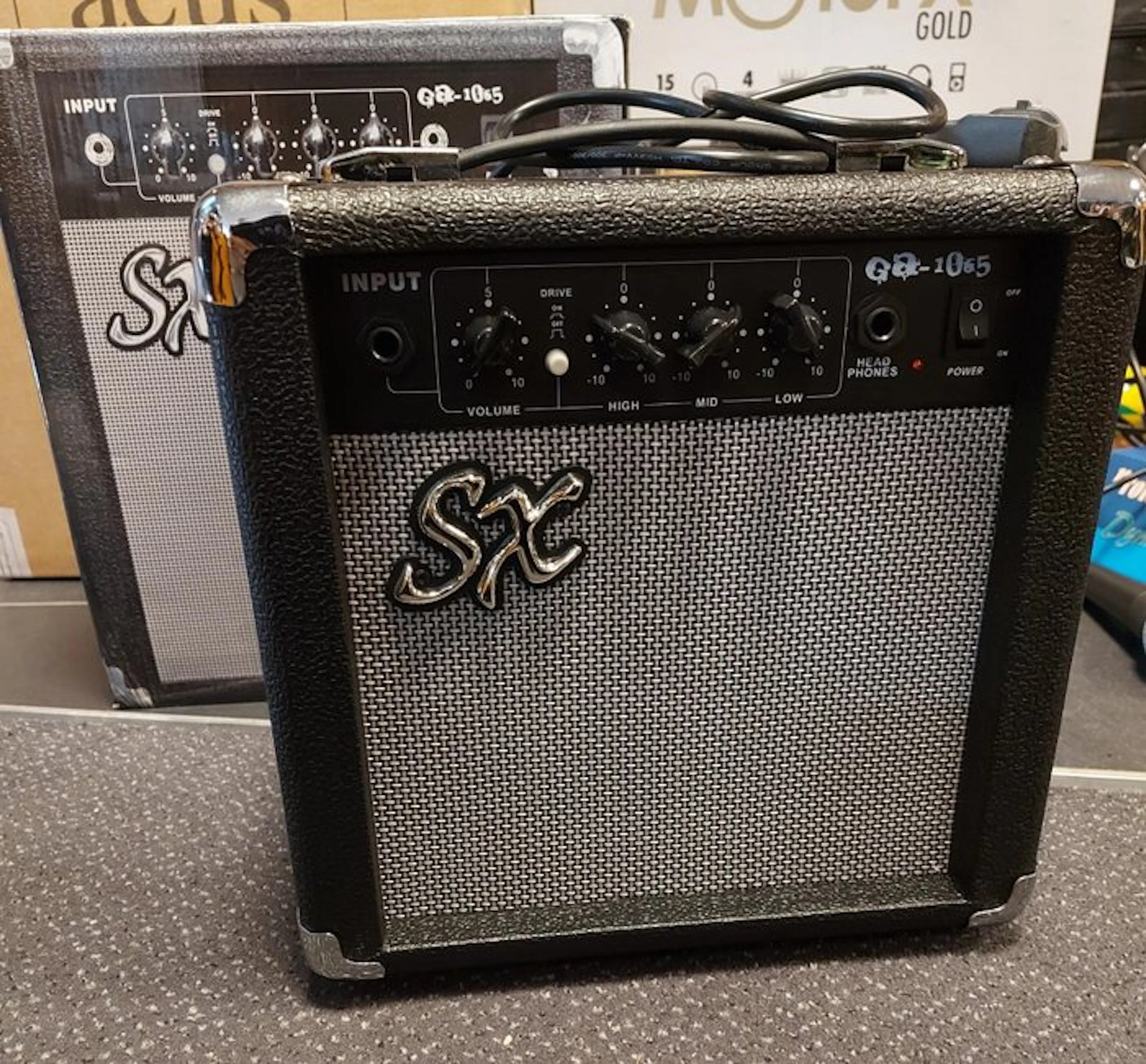 SX - Number of items: 1 - Guitar amplifier (No reserve price)