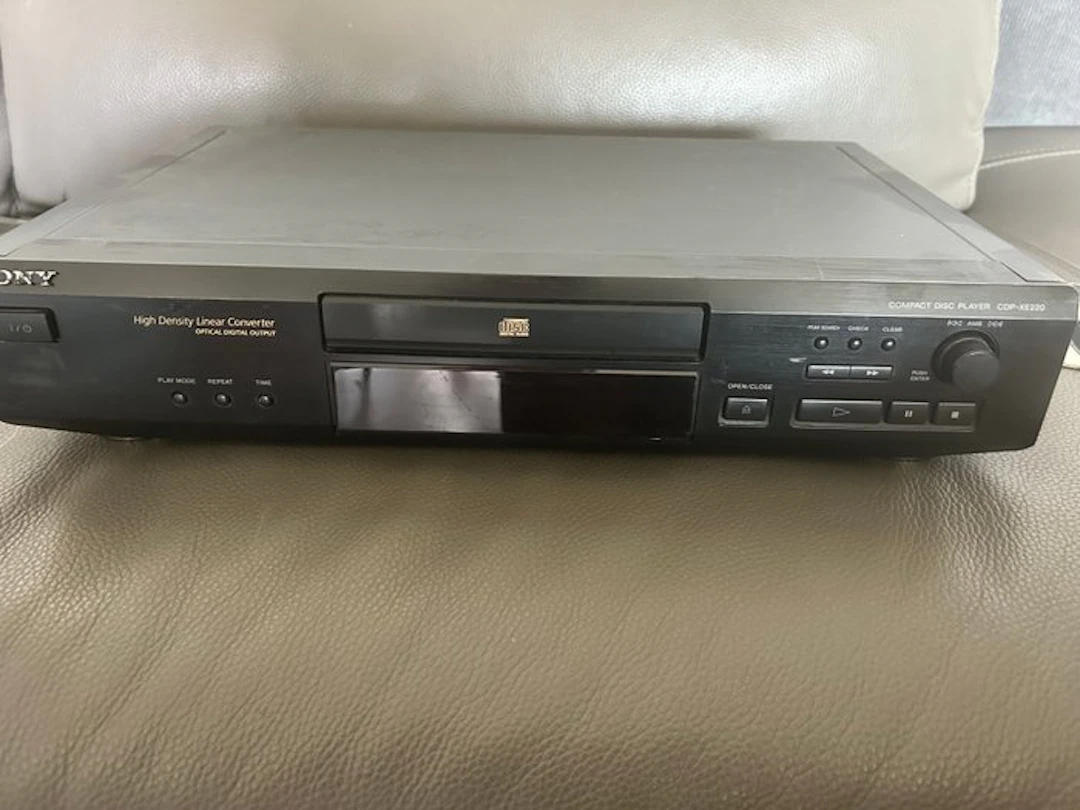 Sony - CDP-XE220 'High Density Linear D/A Converter' CD player