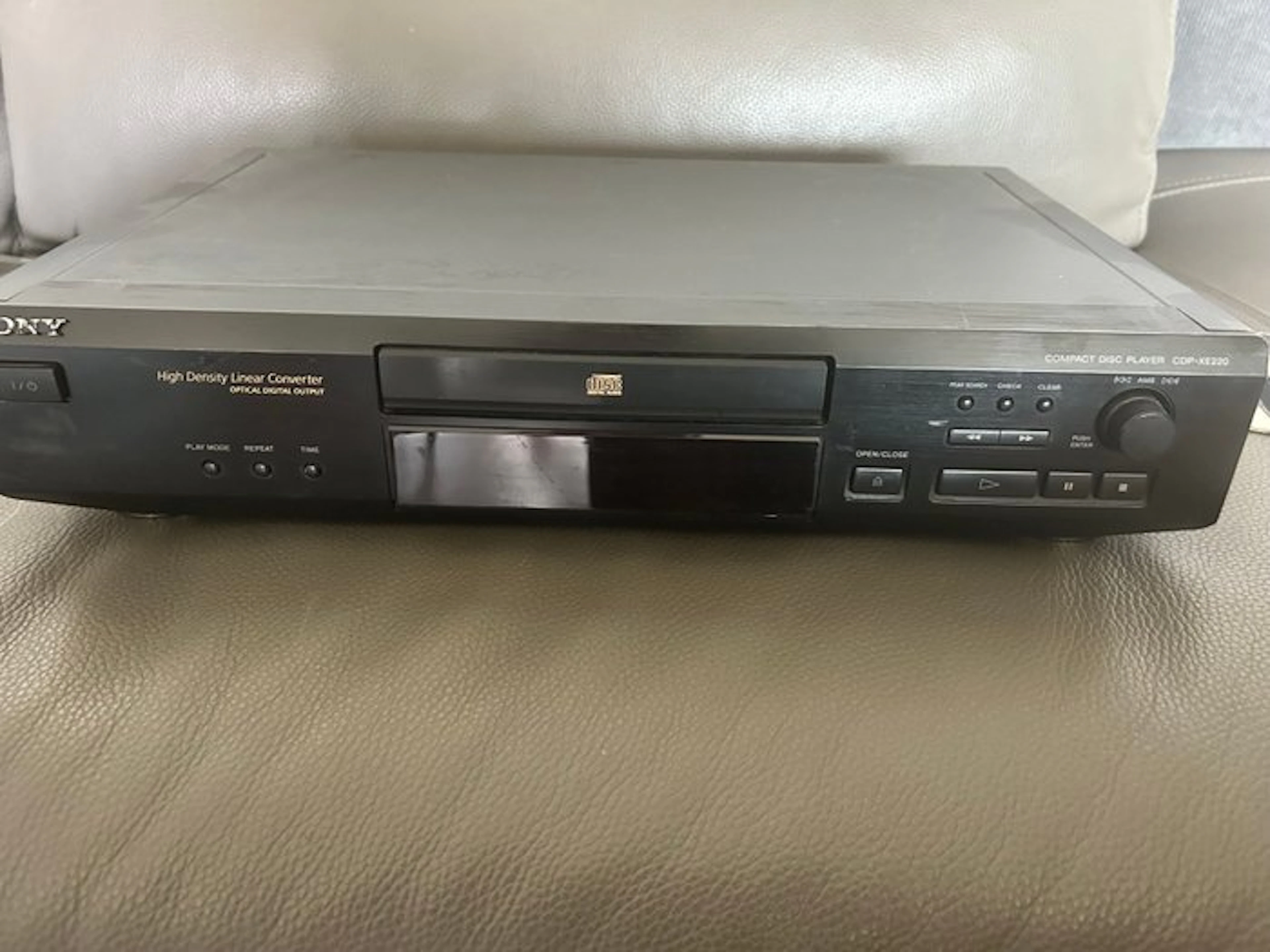 Sony - CDP-XE220 'High Density Linear D/A Converter' CD player