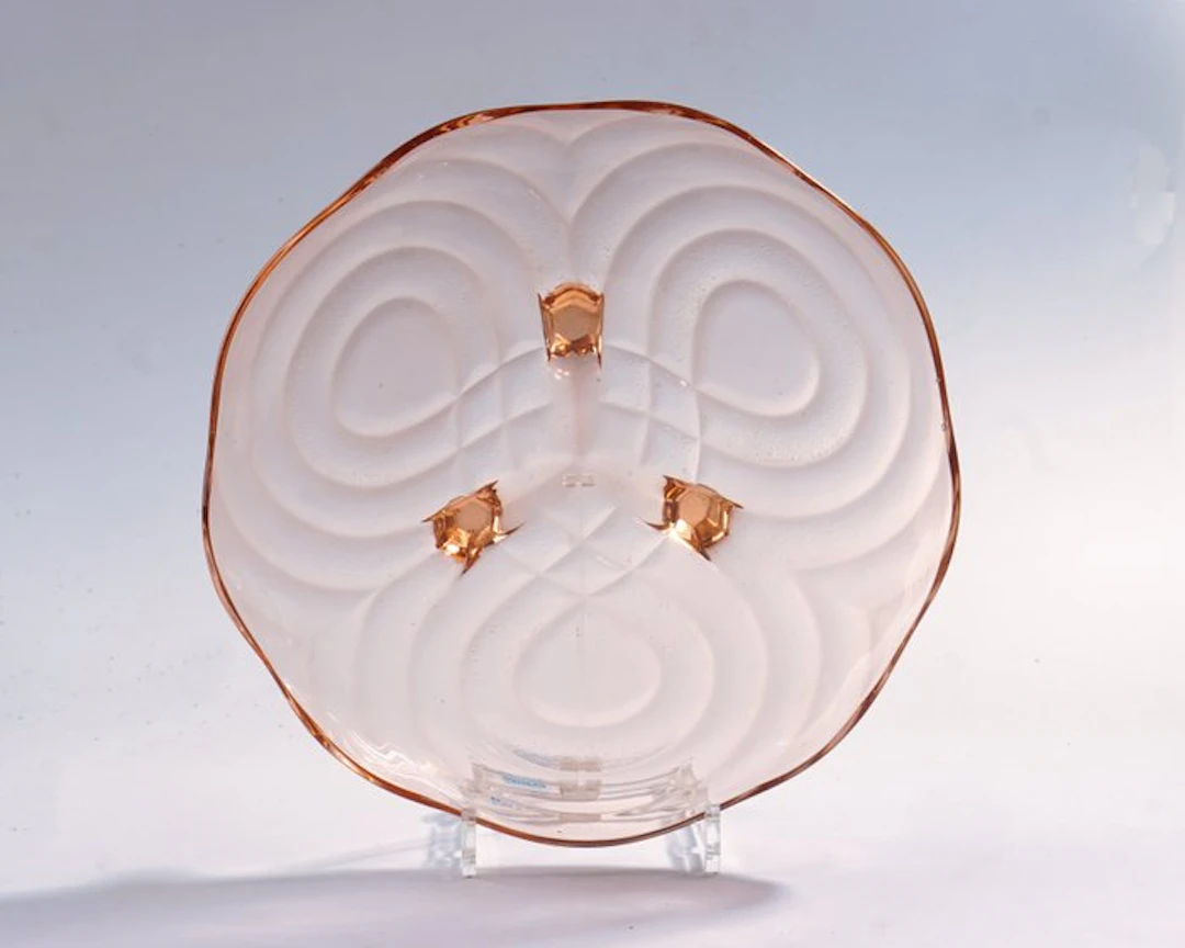 Walther & Söhne - Platter - Salmon-pink with knotwork...