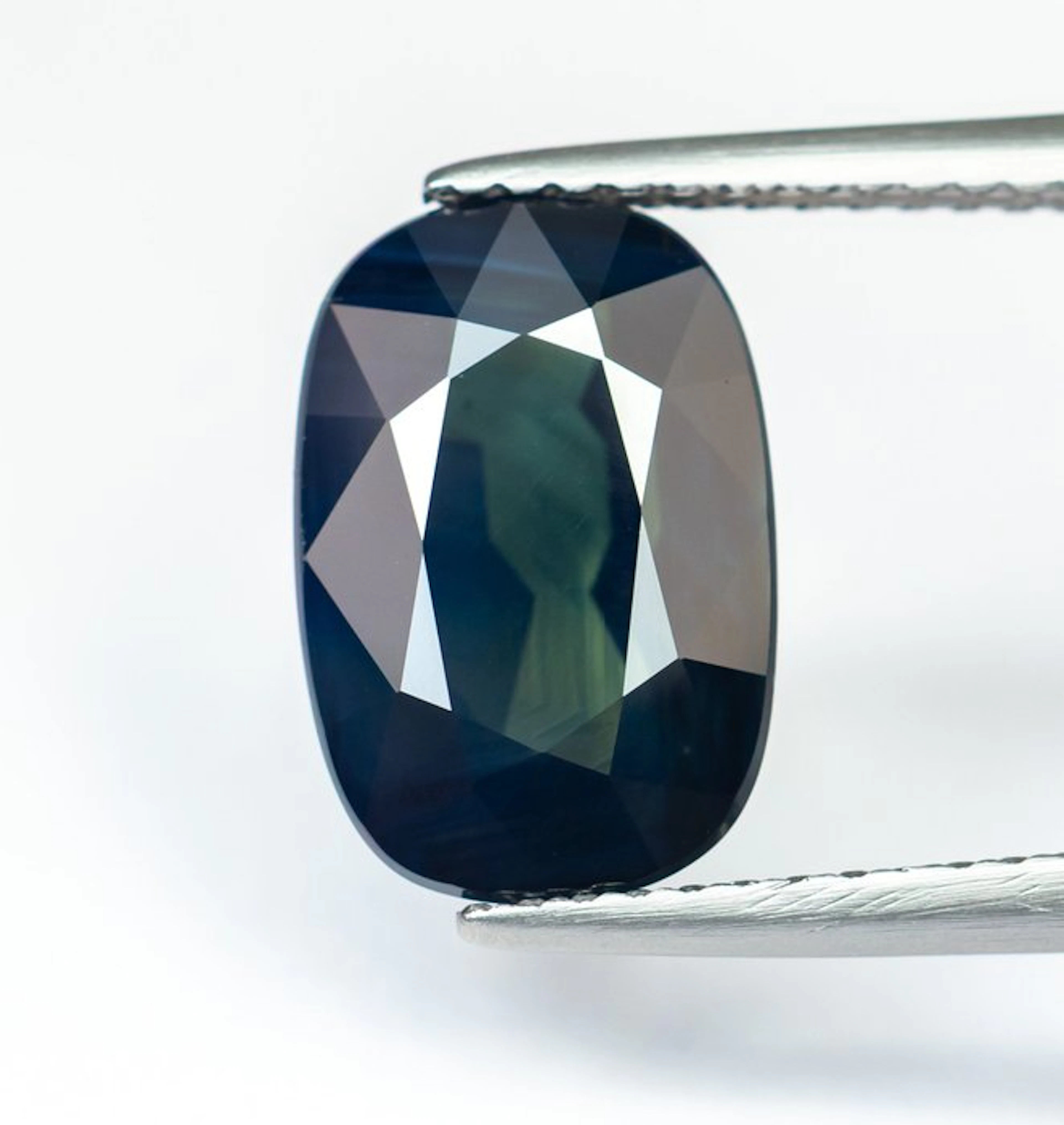 No reserve price Sapphire - 4.77 ct - Bellerophon Gemlab - Deep Greenish Blue