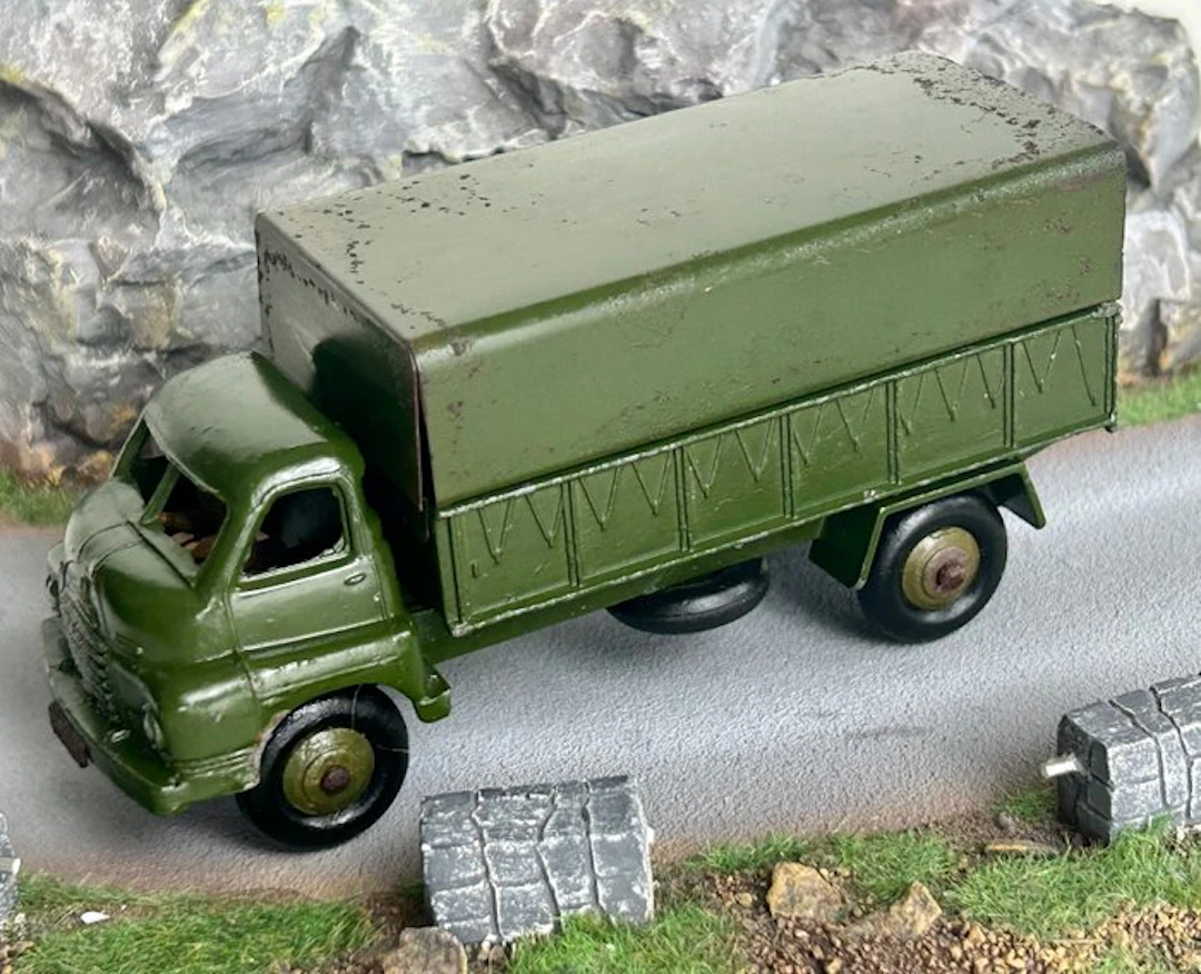 Dinky Toys 1:43 - Model truck - 3-Ton Army Wagon No 621...